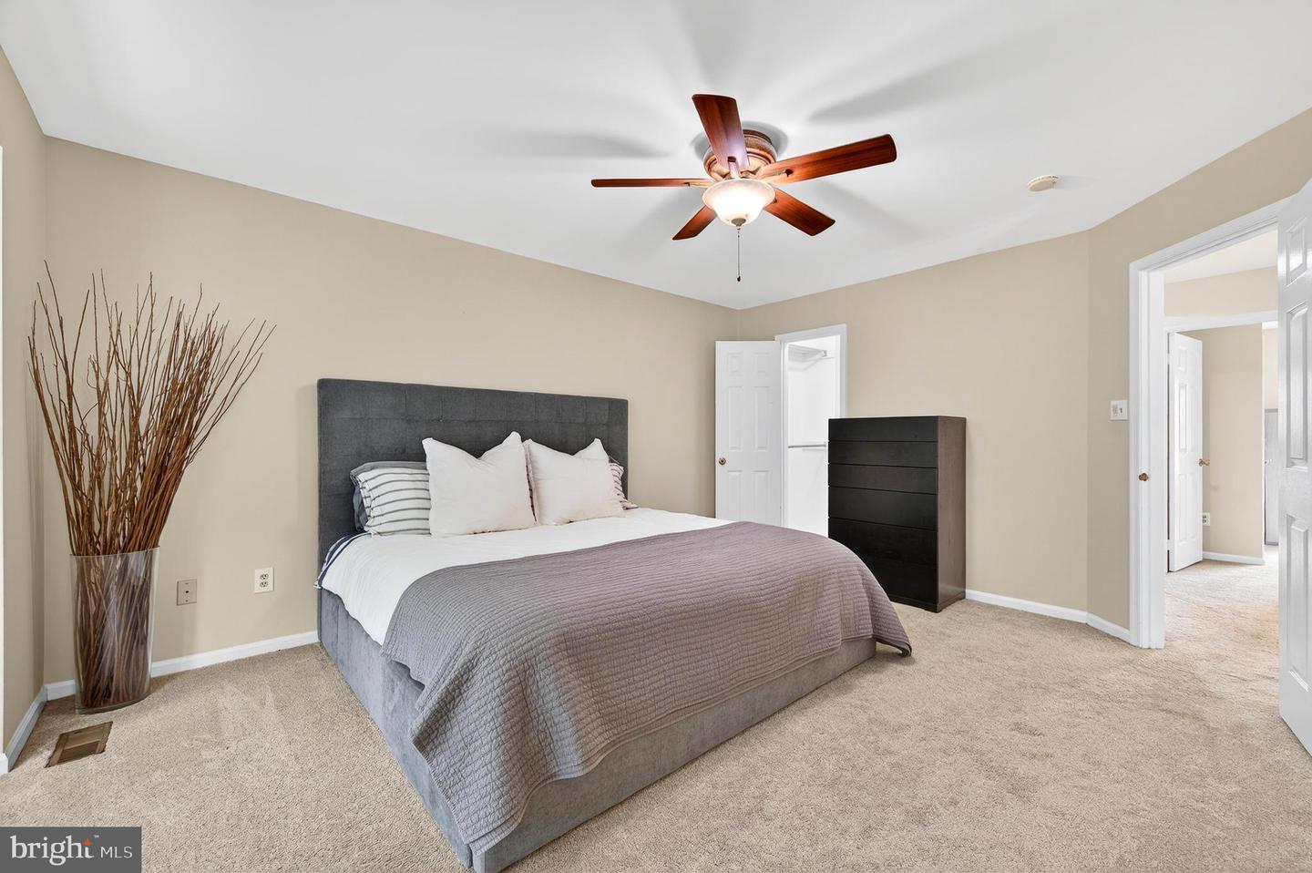 5191 GLEN MEADOW DR, CENTREVILLE, Virginia 20120, 4 Bedrooms Bedrooms, ,2 BathroomsBathrooms,Residential,For sale,5191 GLEN MEADOW DR,VAFX2268536 MLS # VAFX2268536