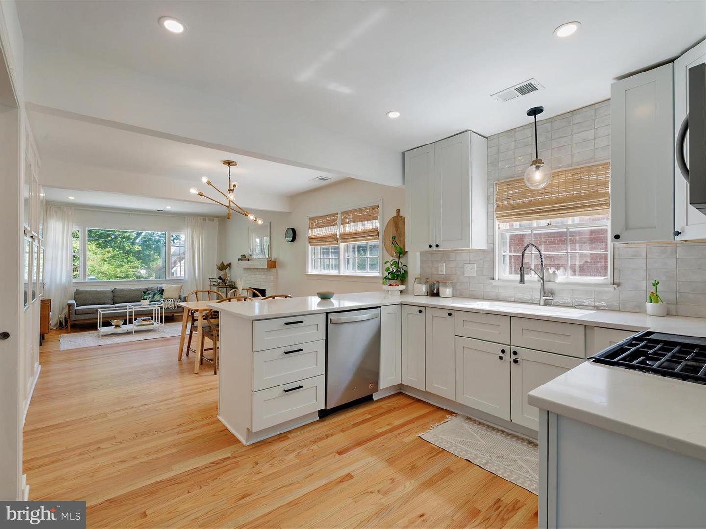 2040 N WOODSTOCK ST, ARLINGTON, Virginia 22207, 5 Bedrooms Bedrooms, ,2 BathroomsBathrooms,Residential,For sale,2040 N WOODSTOCK ST,VAAR2064034 MLS # VAAR2064034