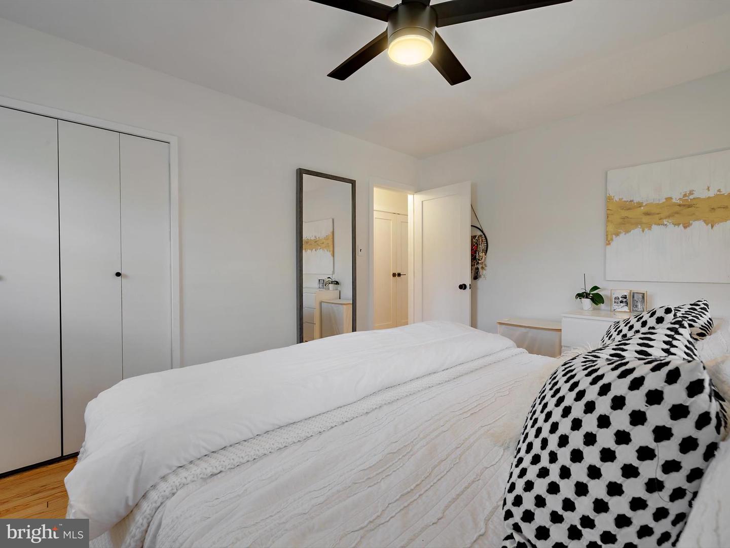 2040 N WOODSTOCK ST, ARLINGTON, Virginia 22207, 5 Bedrooms Bedrooms, ,2 BathroomsBathrooms,Residential,For sale,2040 N WOODSTOCK ST,VAAR2064034 MLS # VAAR2064034