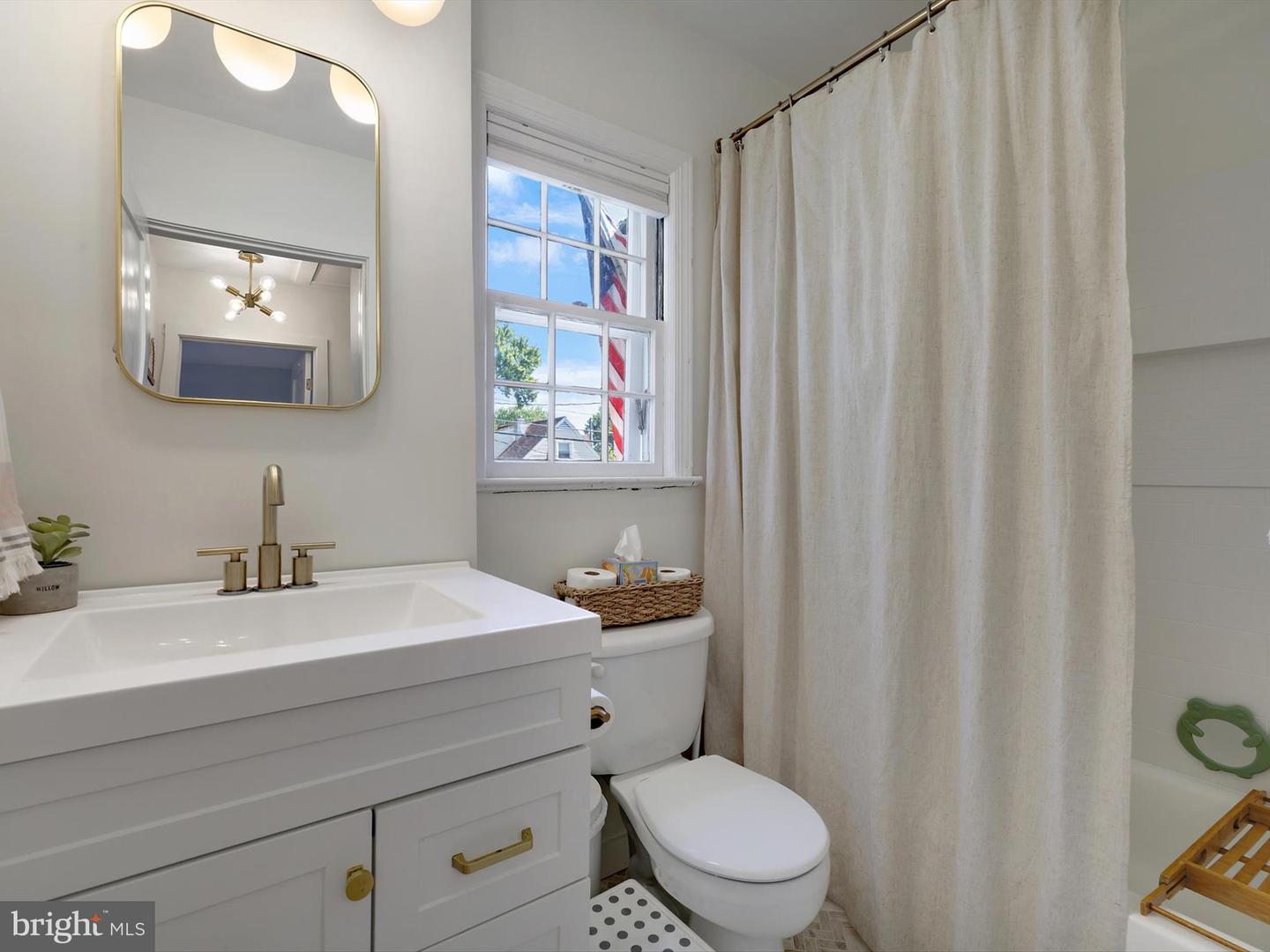 2040 N WOODSTOCK ST, ARLINGTON, Virginia 22207, 5 Bedrooms Bedrooms, ,2 BathroomsBathrooms,Residential,For sale,2040 N WOODSTOCK ST,VAAR2064034 MLS # VAAR2064034