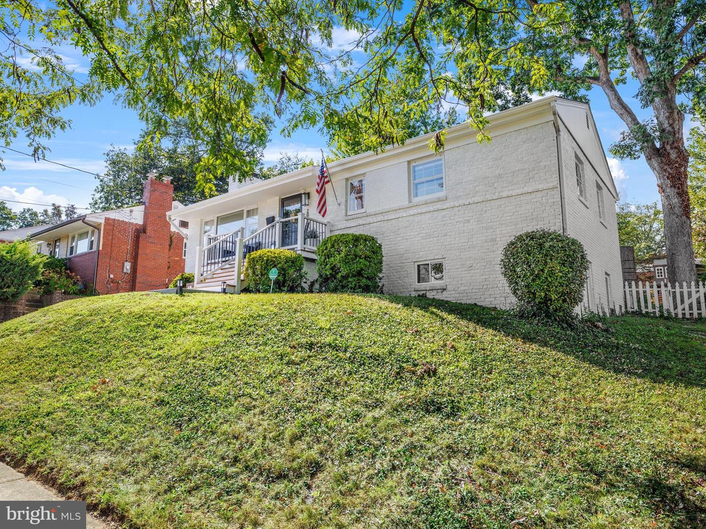 2040 N WOODSTOCK ST, ARLINGTON, Virginia 22207, 5 Bedrooms Bedrooms, ,2 BathroomsBathrooms,Residential,For sale,2040 N WOODSTOCK ST,VAAR2064034 MLS # VAAR2064034
