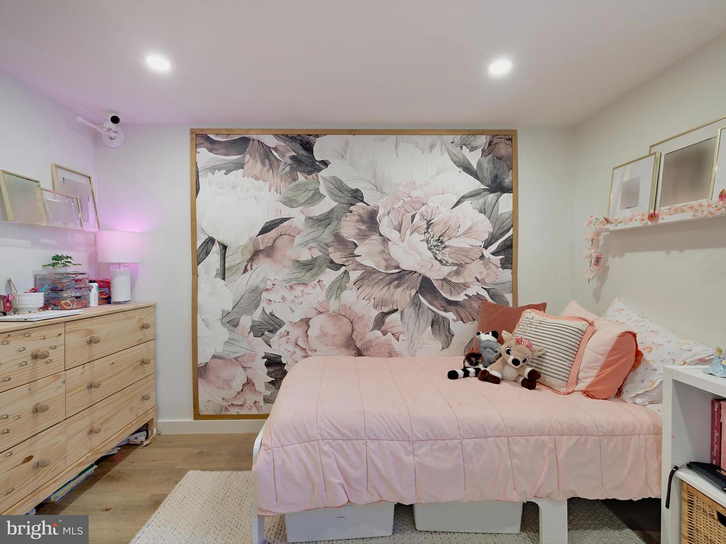 2040 N WOODSTOCK ST, ARLINGTON, Virginia 22207, 5 Bedrooms Bedrooms, ,2 BathroomsBathrooms,Residential,For sale,2040 N WOODSTOCK ST,VAAR2064034 MLS # VAAR2064034