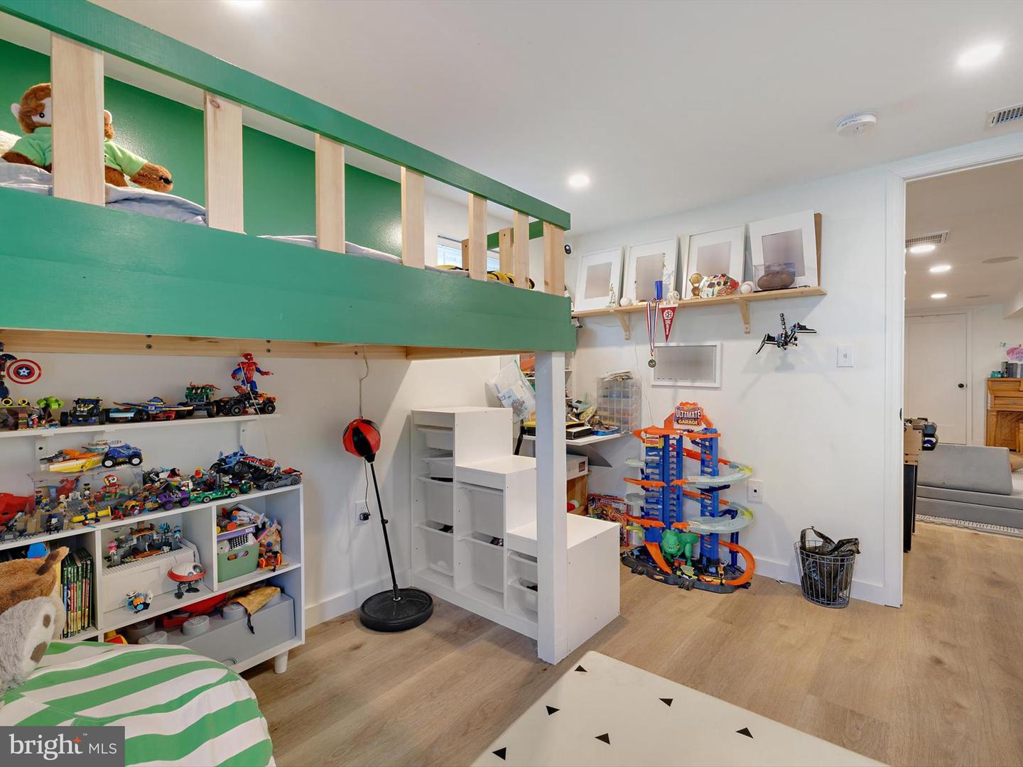 2040 N WOODSTOCK ST, ARLINGTON, Virginia 22207, 5 Bedrooms Bedrooms, ,2 BathroomsBathrooms,Residential,For sale,2040 N WOODSTOCK ST,VAAR2064034 MLS # VAAR2064034
