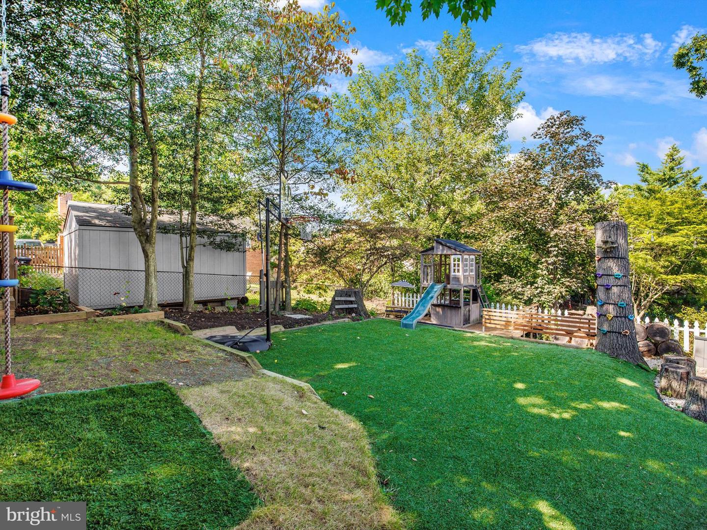 2040 N WOODSTOCK ST, ARLINGTON, Virginia 22207, 5 Bedrooms Bedrooms, ,2 BathroomsBathrooms,Residential,For sale,2040 N WOODSTOCK ST,VAAR2064034 MLS # VAAR2064034