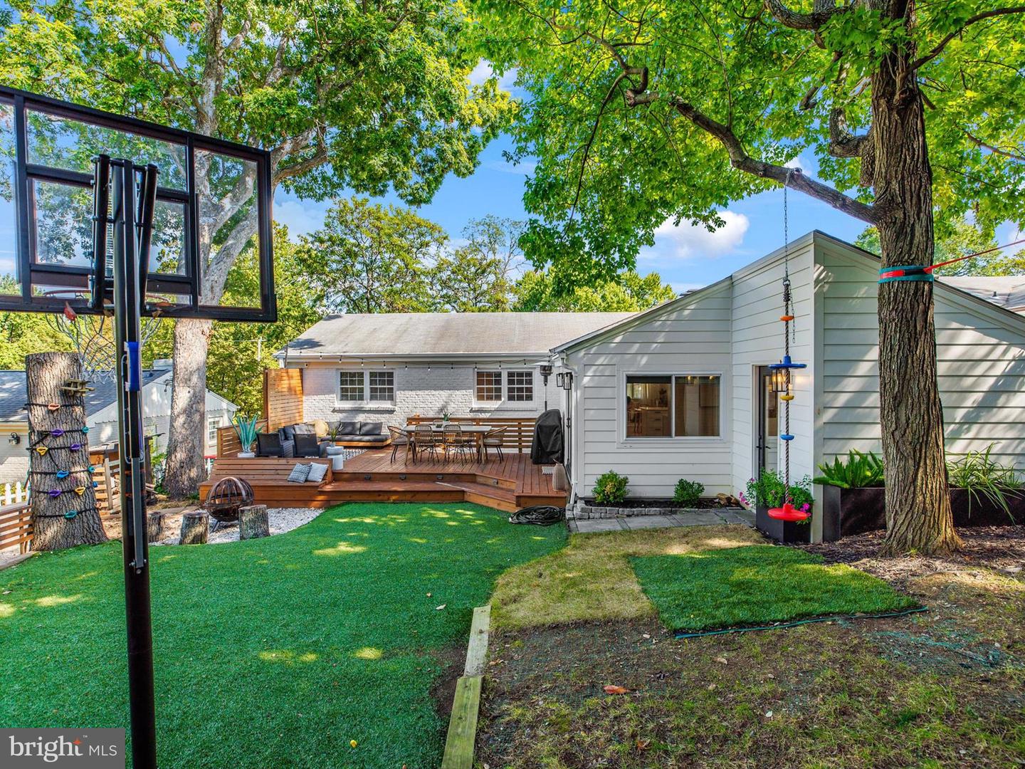 2040 N WOODSTOCK ST, ARLINGTON, Virginia 22207, 5 Bedrooms Bedrooms, ,2 BathroomsBathrooms,Residential,For sale,2040 N WOODSTOCK ST,VAAR2064034 MLS # VAAR2064034