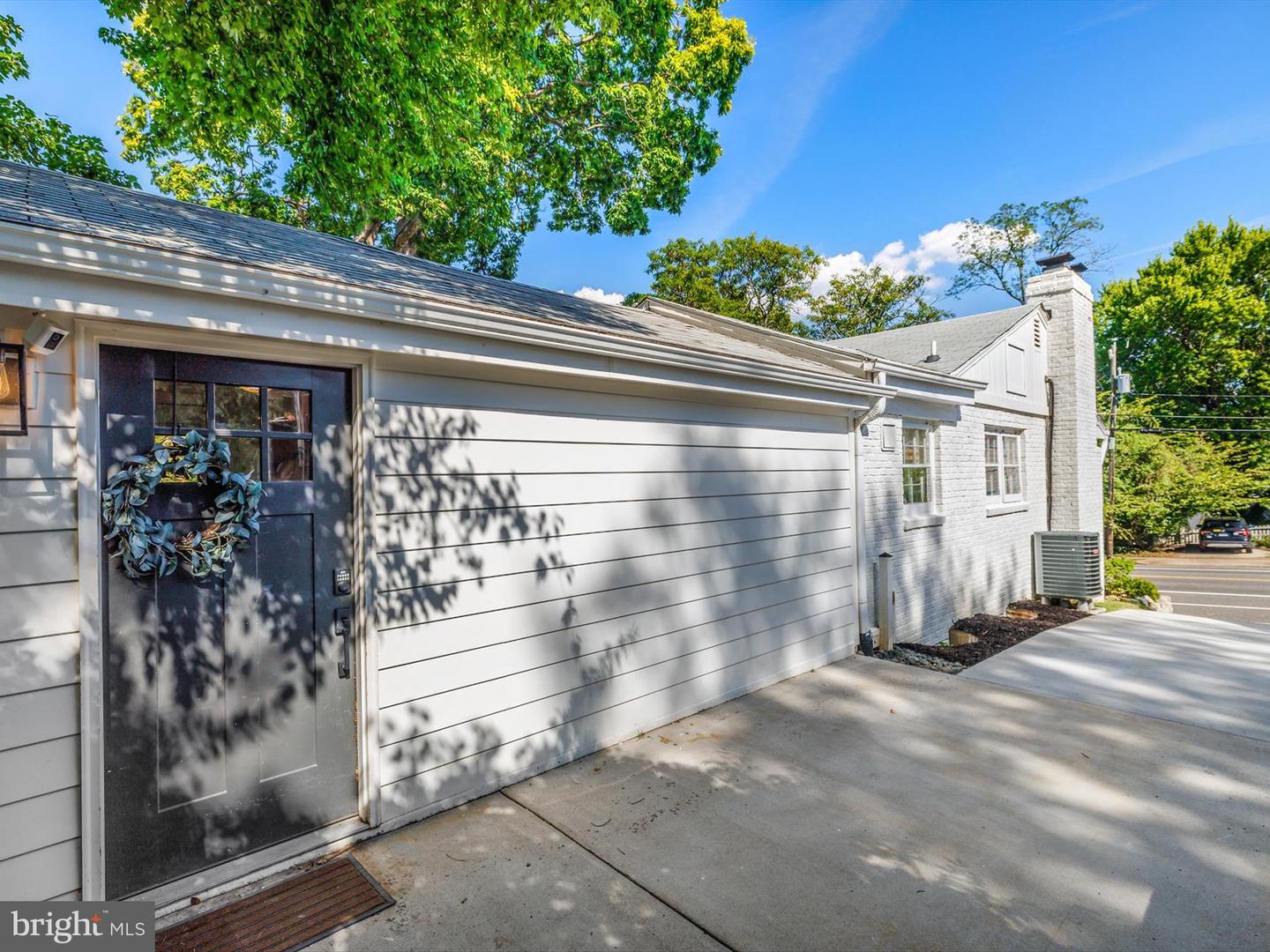 2040 N WOODSTOCK ST, ARLINGTON, Virginia 22207, 5 Bedrooms Bedrooms, ,2 BathroomsBathrooms,Residential,For sale,2040 N WOODSTOCK ST,VAAR2064034 MLS # VAAR2064034