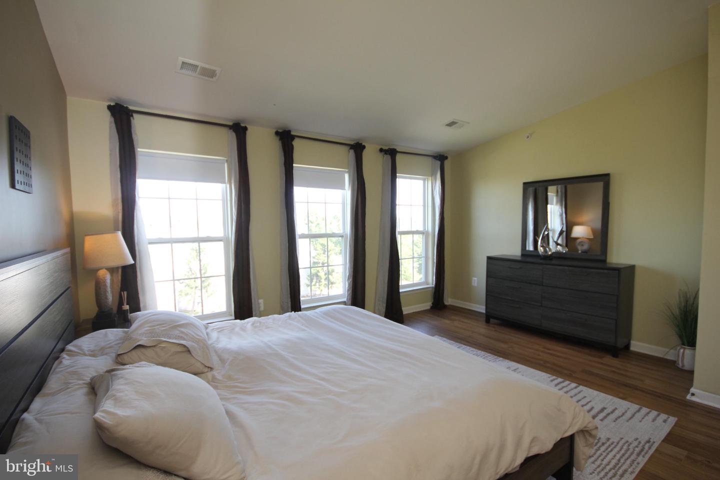 14211-B SAINT GERMAIN DR #26, CENTREVILLE, Virginia 20121, 3 Bedrooms Bedrooms, 11 Rooms Rooms,2 BathroomsBathrooms,Residential,For sale,14211-B SAINT GERMAIN DR #26,VAFX2268570 MLS # VAFX2268570