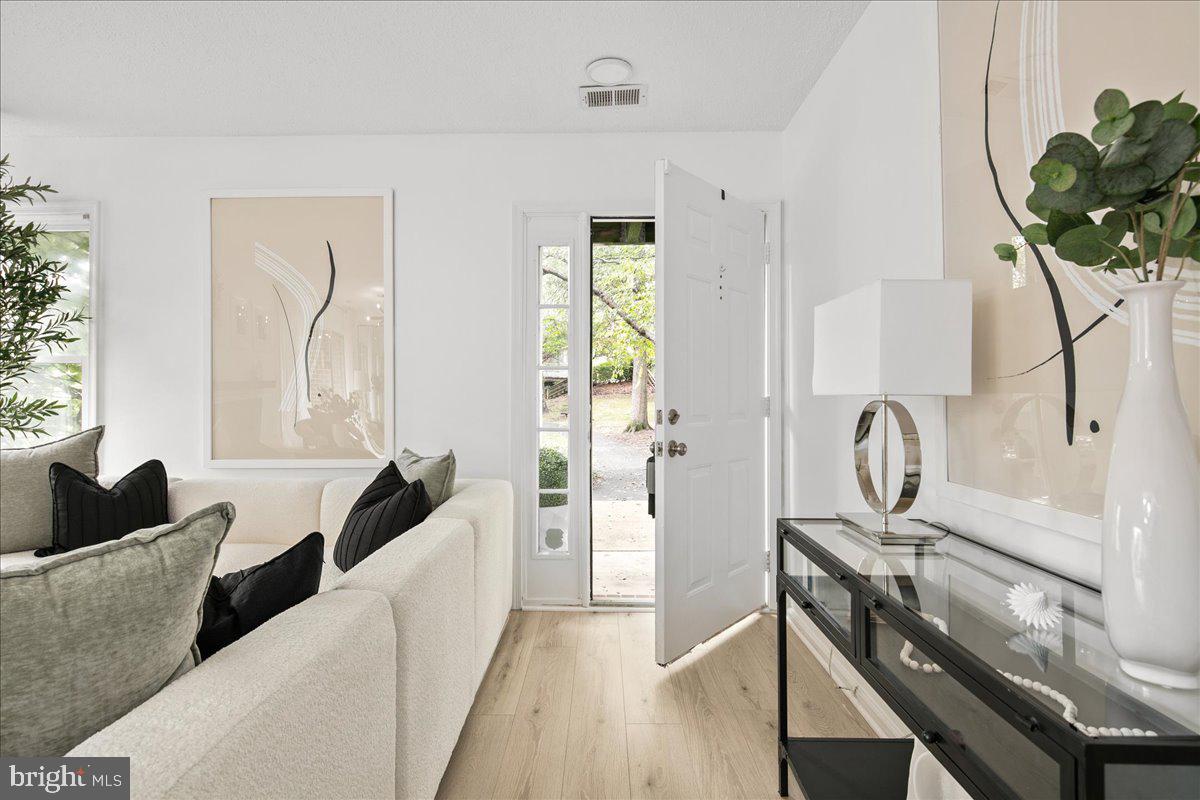 3150-L COVEWOOD CT #L, FALLS CHURCH, Virginia 22042, 1 Bedroom Bedrooms, ,1 BathroomBathrooms,Residential,For sale,3150-L COVEWOOD CT #L,VAFX2268590 MLS # VAFX2268590