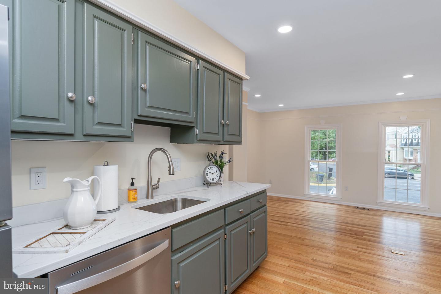 10425 CARRIAGEPARK CT, FAIRFAX, Virginia 22032, 4 Bedrooms Bedrooms, ,2 BathroomsBathrooms,Residential,For sale,10425 CARRIAGEPARK CT,VAFX2268604 MLS # VAFX2268604