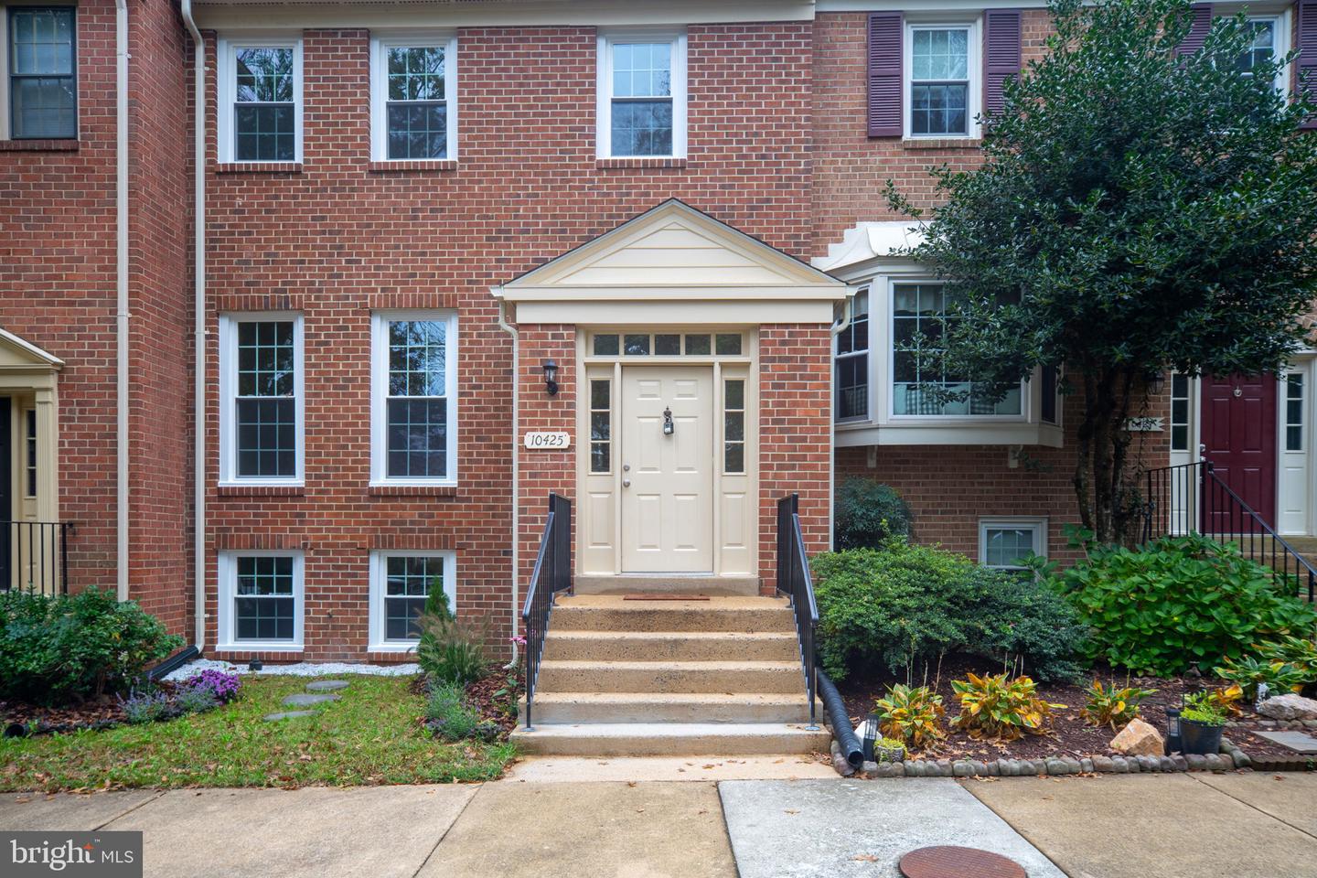 10425 CARRIAGEPARK CT, FAIRFAX, Virginia 22032, 4 Bedrooms Bedrooms, ,2 BathroomsBathrooms,Residential,For sale,10425 CARRIAGEPARK CT,VAFX2268604 MLS # VAFX2268604