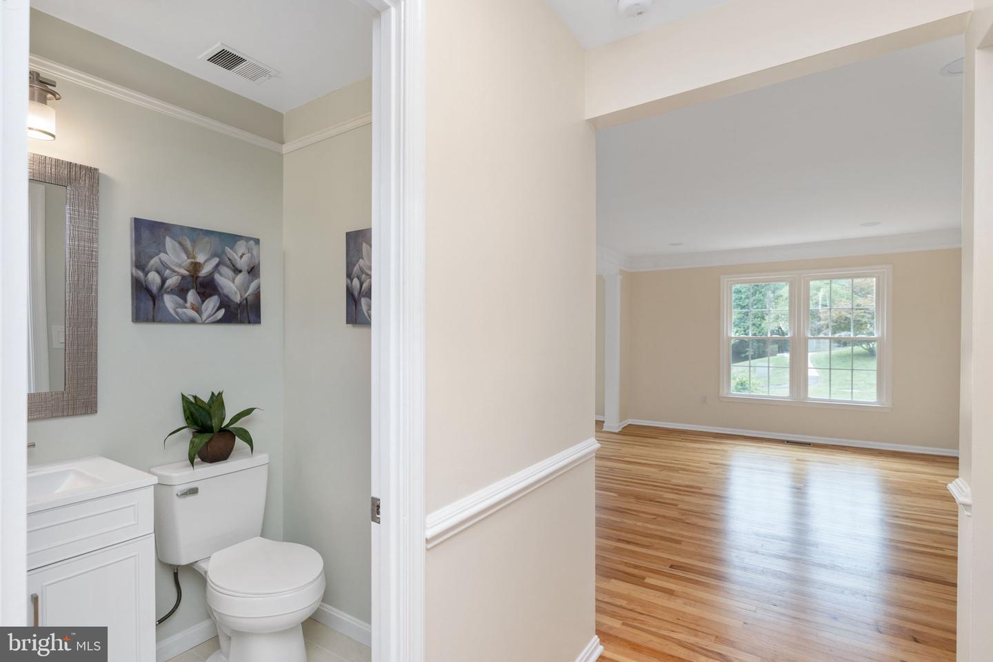 10425 CARRIAGEPARK CT, FAIRFAX, Virginia 22032, 4 Bedrooms Bedrooms, ,2 BathroomsBathrooms,Residential,For sale,10425 CARRIAGEPARK CT,VAFX2268604 MLS # VAFX2268604