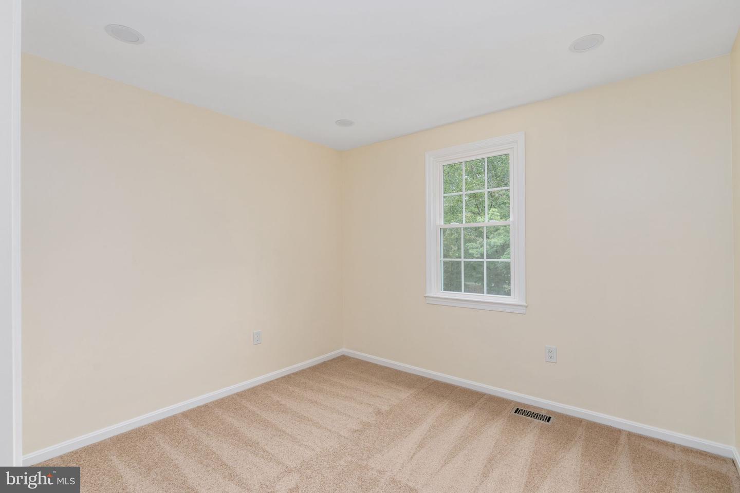 10425 CARRIAGEPARK CT, FAIRFAX, Virginia 22032, 4 Bedrooms Bedrooms, ,2 BathroomsBathrooms,Residential,For sale,10425 CARRIAGEPARK CT,VAFX2268604 MLS # VAFX2268604