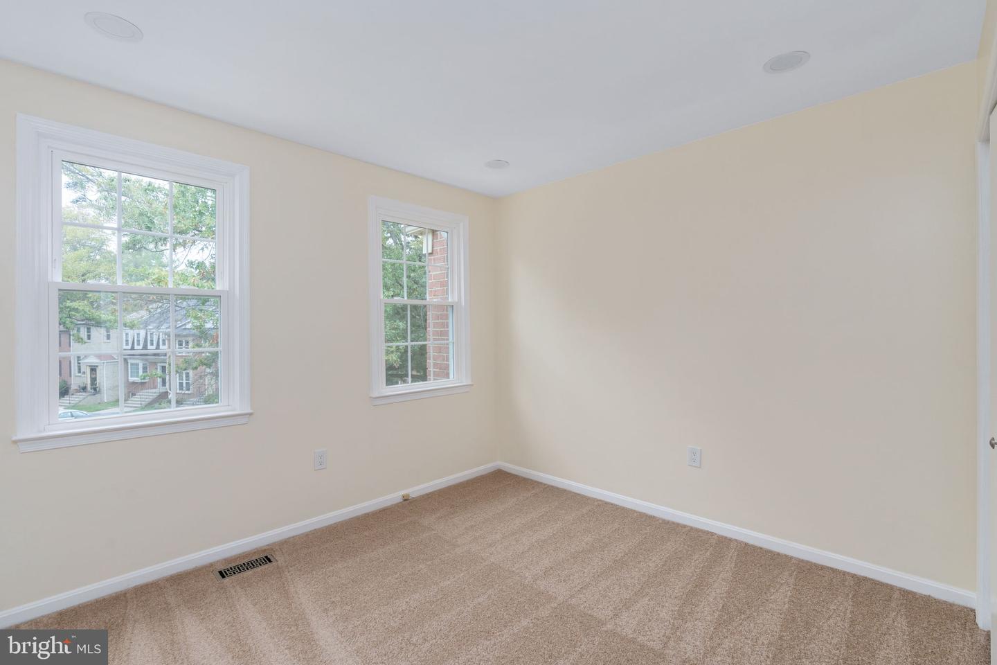 10425 CARRIAGEPARK CT, FAIRFAX, Virginia 22032, 4 Bedrooms Bedrooms, ,2 BathroomsBathrooms,Residential,For sale,10425 CARRIAGEPARK CT,VAFX2268604 MLS # VAFX2268604