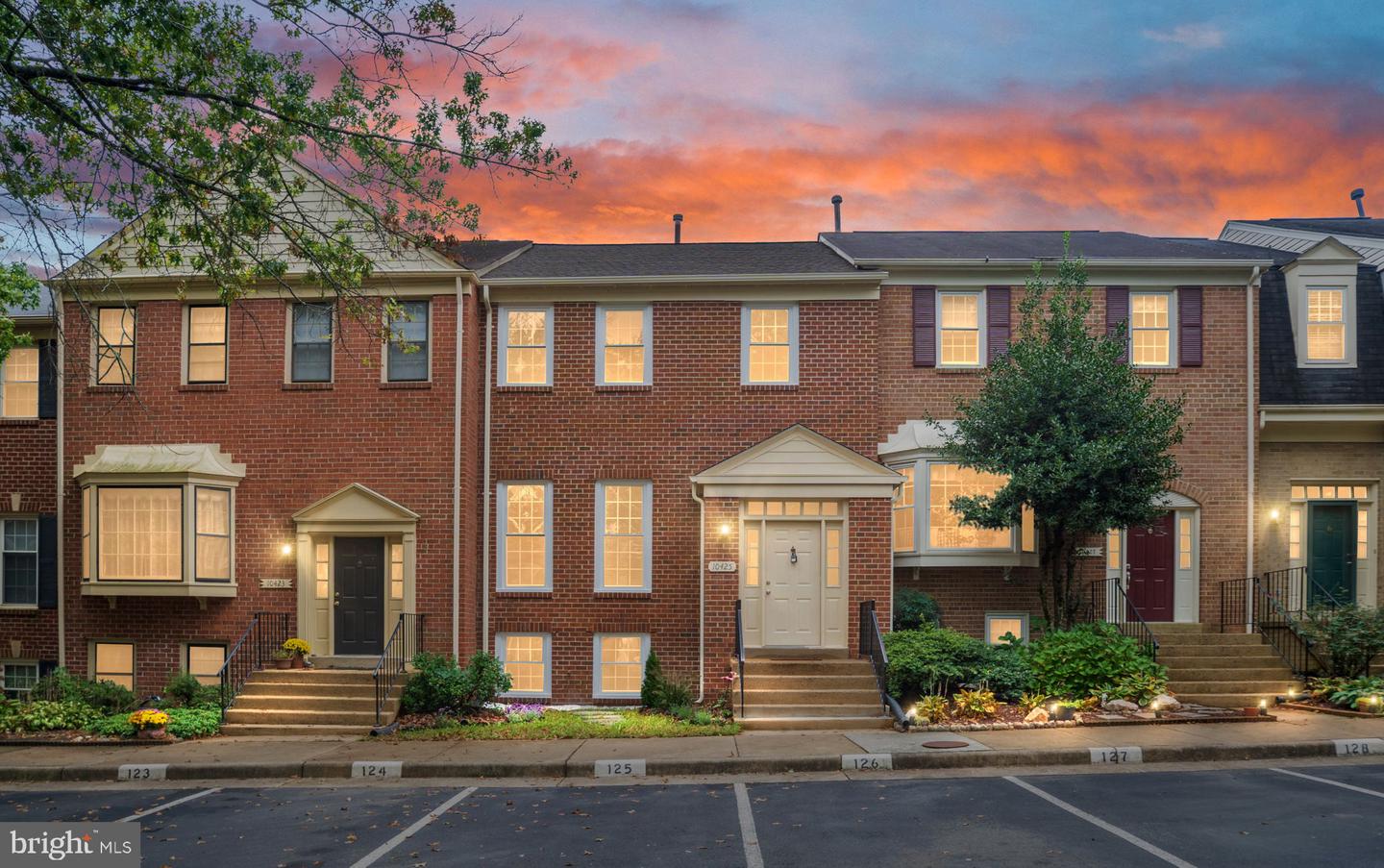 10425 CARRIAGEPARK CT, FAIRFAX, Virginia 22032, 4 Bedrooms Bedrooms, ,2 BathroomsBathrooms,Residential,For sale,10425 CARRIAGEPARK CT,VAFX2268604 MLS # VAFX2268604