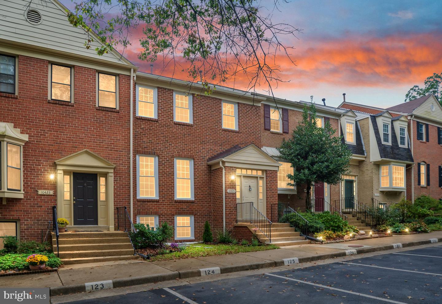 10425 CARRIAGEPARK CT, FAIRFAX, Virginia 22032, 4 Bedrooms Bedrooms, ,2 BathroomsBathrooms,Residential,For sale,10425 CARRIAGEPARK CT,VAFX2268604 MLS # VAFX2268604