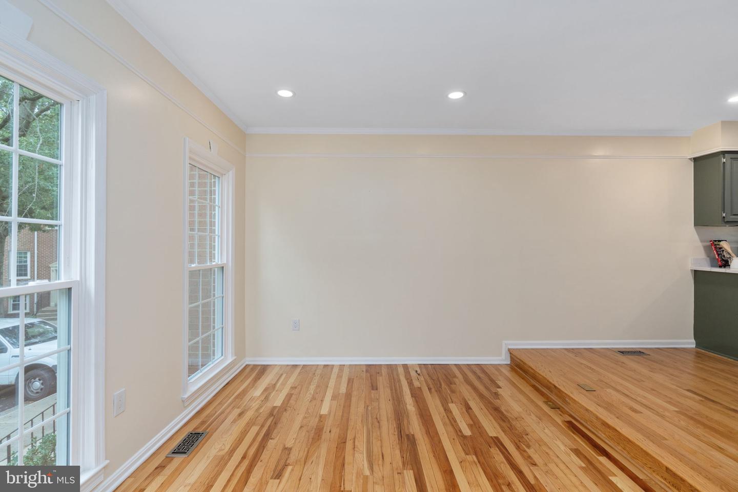 10425 CARRIAGEPARK CT, FAIRFAX, Virginia 22032, 4 Bedrooms Bedrooms, ,2 BathroomsBathrooms,Residential,For sale,10425 CARRIAGEPARK CT,VAFX2268604 MLS # VAFX2268604