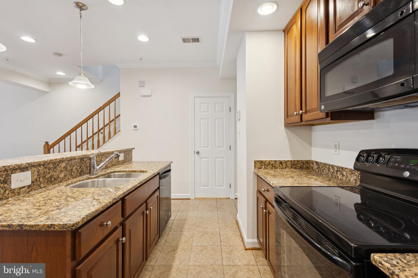 2576 EASTBOURNE DR, WOODBRIDGE, Virginia 22191, 2 Bedrooms Bedrooms, ,2 BathroomsBathrooms,Residential,For sale,2576 EASTBOURNE DR,VAPW2104568 MLS # VAPW2104568