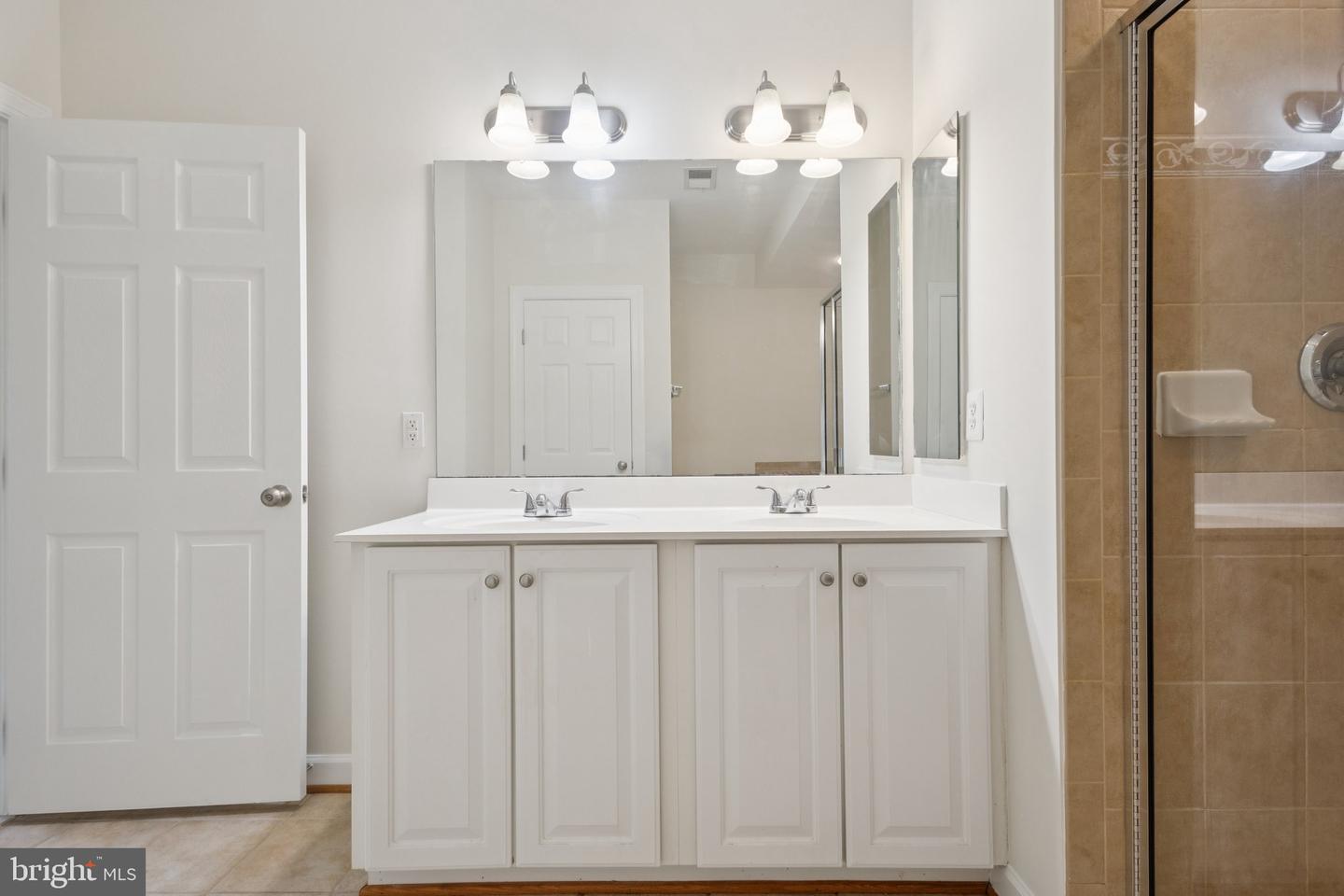 2576 EASTBOURNE DR, WOODBRIDGE, Virginia 22191, 2 Bedrooms Bedrooms, ,2 BathroomsBathrooms,Residential,For sale,2576 EASTBOURNE DR,VAPW2104568 MLS # VAPW2104568