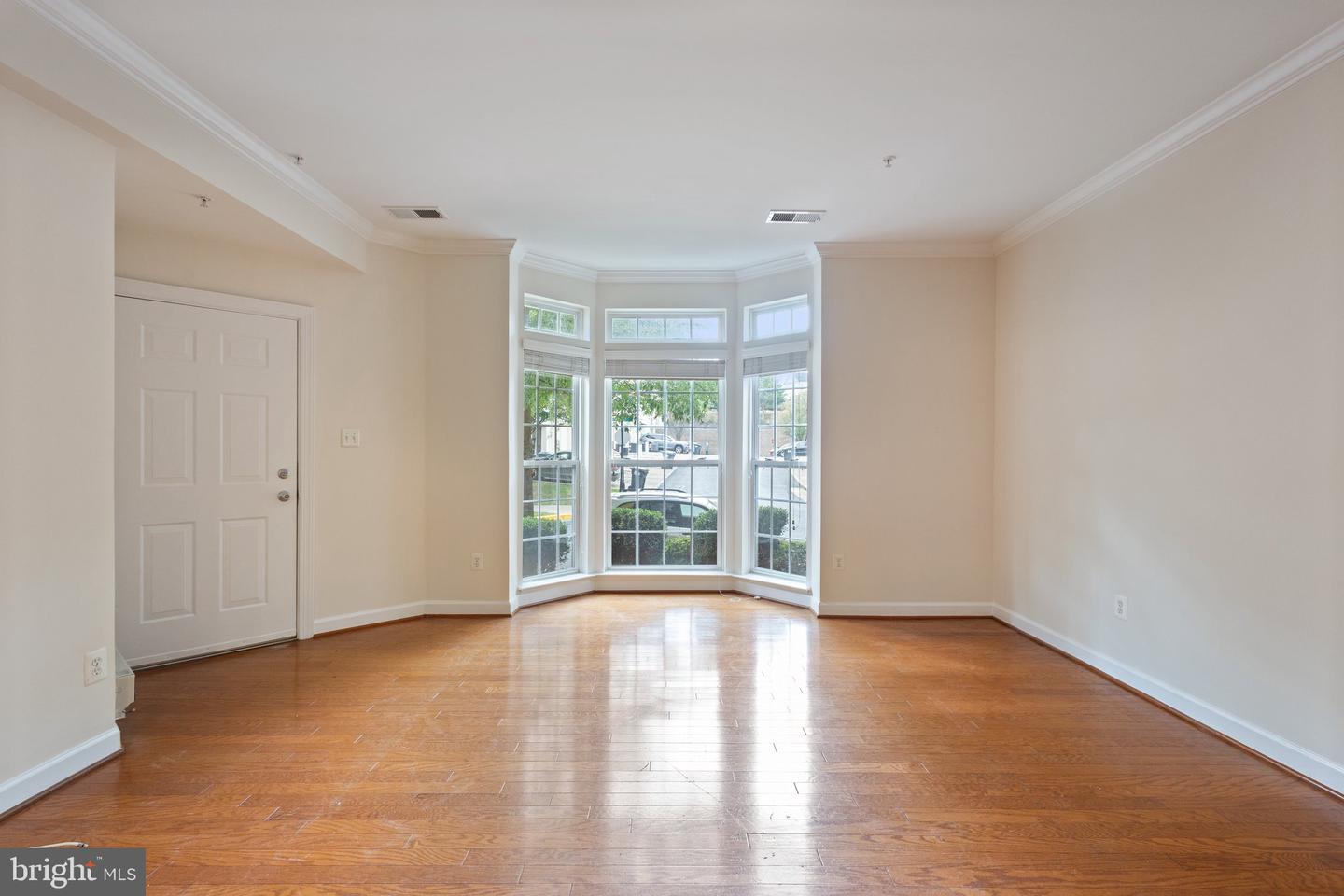 2576 EASTBOURNE DR, WOODBRIDGE, Virginia 22191, 2 Bedrooms Bedrooms, ,2 BathroomsBathrooms,Residential,For sale,2576 EASTBOURNE DR,VAPW2104568 MLS # VAPW2104568