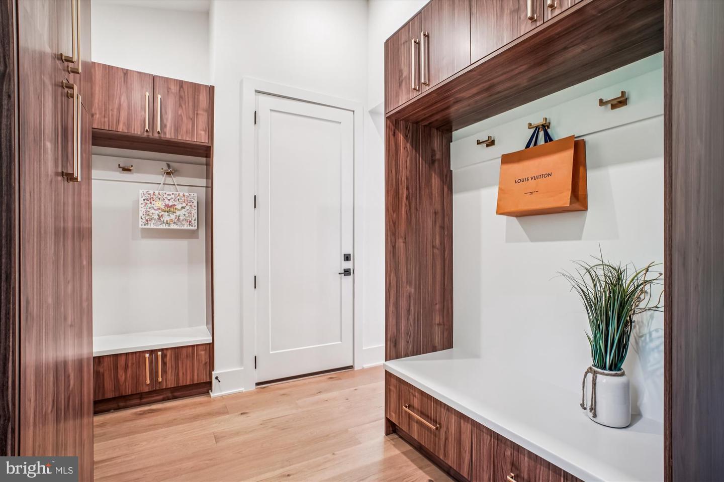 3126 HEADROW CIR, FALLS CHURCH, Virginia 22042, 5 Bedrooms Bedrooms, ,4 BathroomsBathrooms,Residential,For sale,3126 HEADROW CIR,VAFX2268594 MLS # VAFX2268594