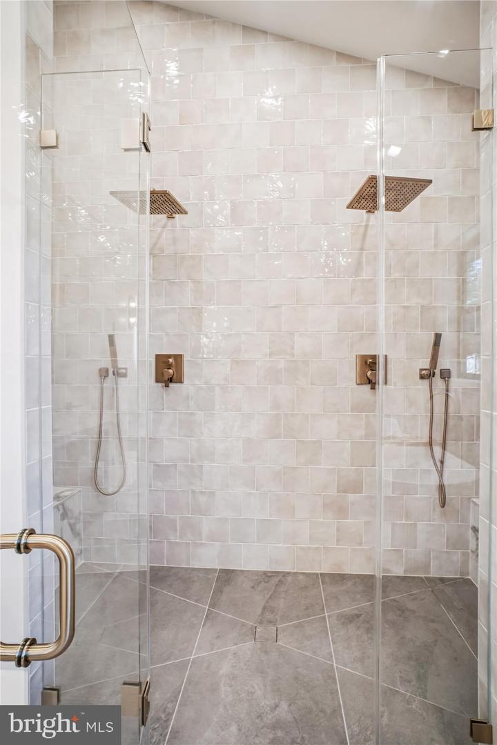 3126 HEADROW CIR, FALLS CHURCH, Virginia 22042, 5 Bedrooms Bedrooms, ,4 BathroomsBathrooms,Residential,For sale,3126 HEADROW CIR,VAFX2268594 MLS # VAFX2268594