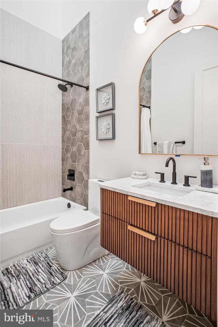 3126 HEADROW CIR, FALLS CHURCH, Virginia 22042, 5 Bedrooms Bedrooms, ,4 BathroomsBathrooms,Residential,For sale,3126 HEADROW CIR,VAFX2268594 MLS # VAFX2268594
