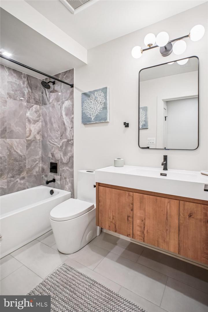 3126 HEADROW CIR, FALLS CHURCH, Virginia 22042, 5 Bedrooms Bedrooms, ,4 BathroomsBathrooms,Residential,For sale,3126 HEADROW CIR,VAFX2268594 MLS # VAFX2268594