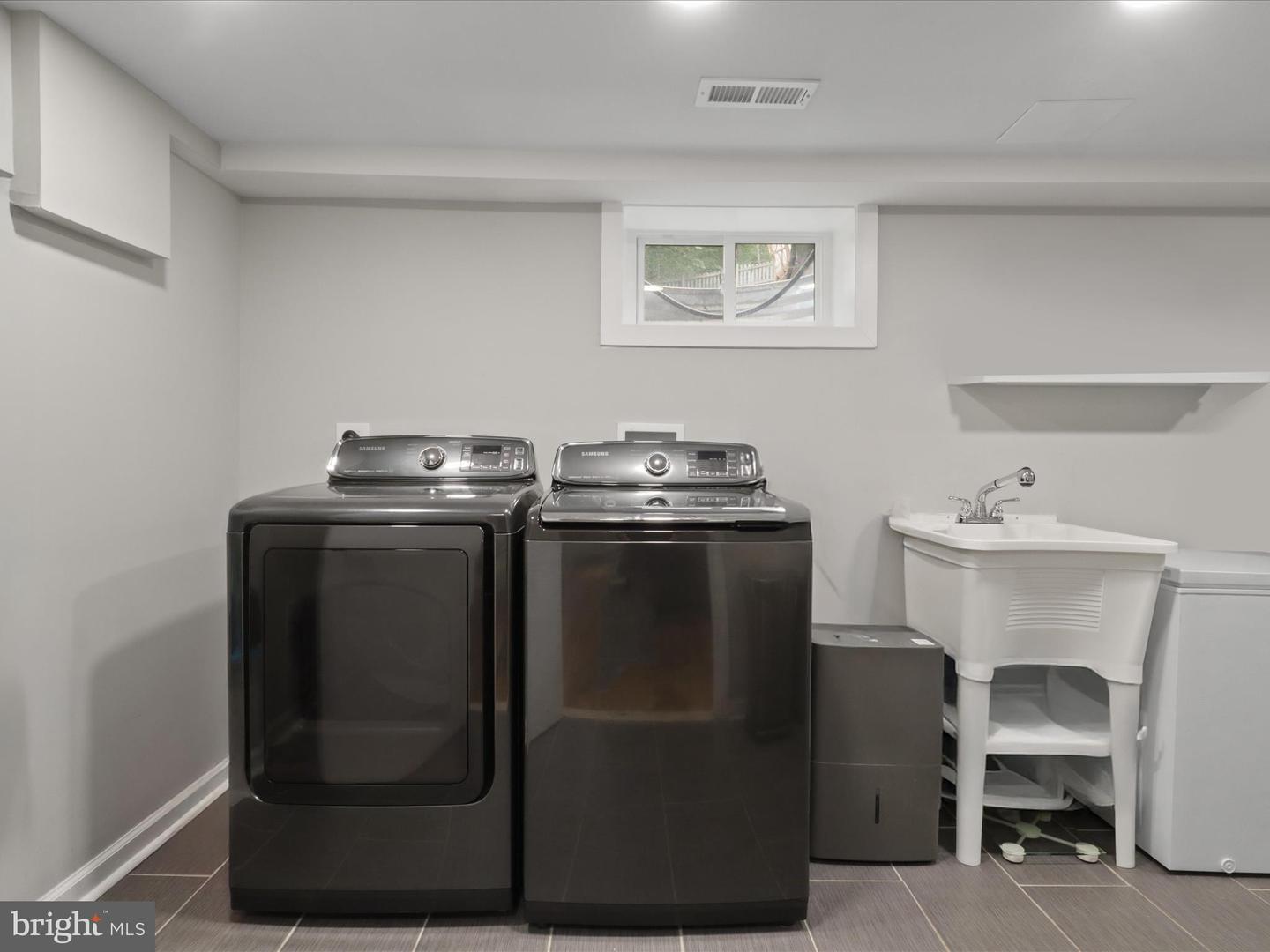 7103 VALLEYCREST BLVD, ANNANDALE, Virginia 22003, 4 Bedrooms Bedrooms, ,2 BathroomsBathrooms,Residential,For sale,7103 VALLEYCREST BLVD,VAFX2268624 MLS # VAFX2268624
