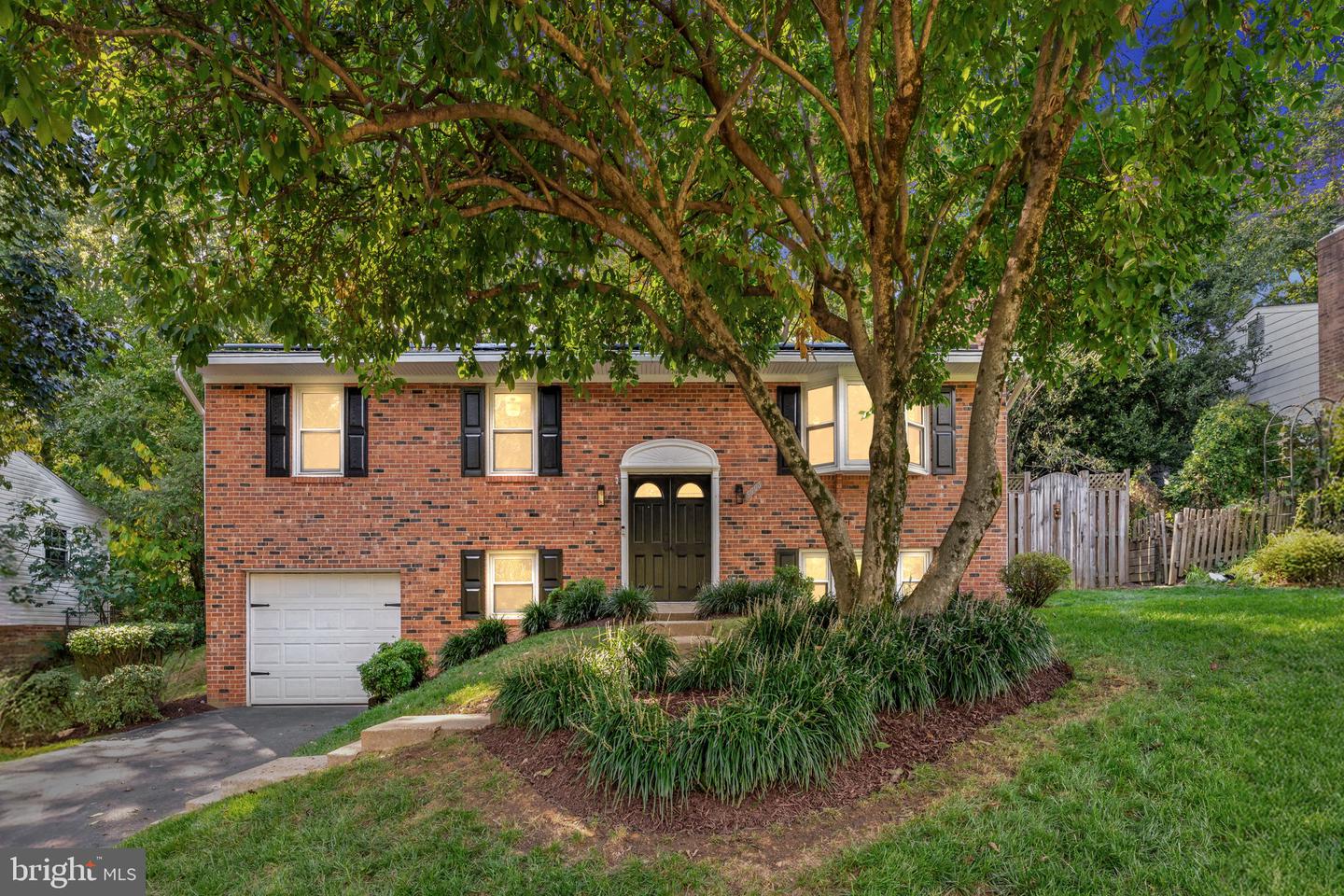 5006 LONE OAK PL, FAIRFAX, Virginia 22032, 4 Bedrooms Bedrooms, ,3 BathroomsBathrooms,Residential,For sale,5006 LONE OAK PL,VAFX2268644 MLS # VAFX2268644