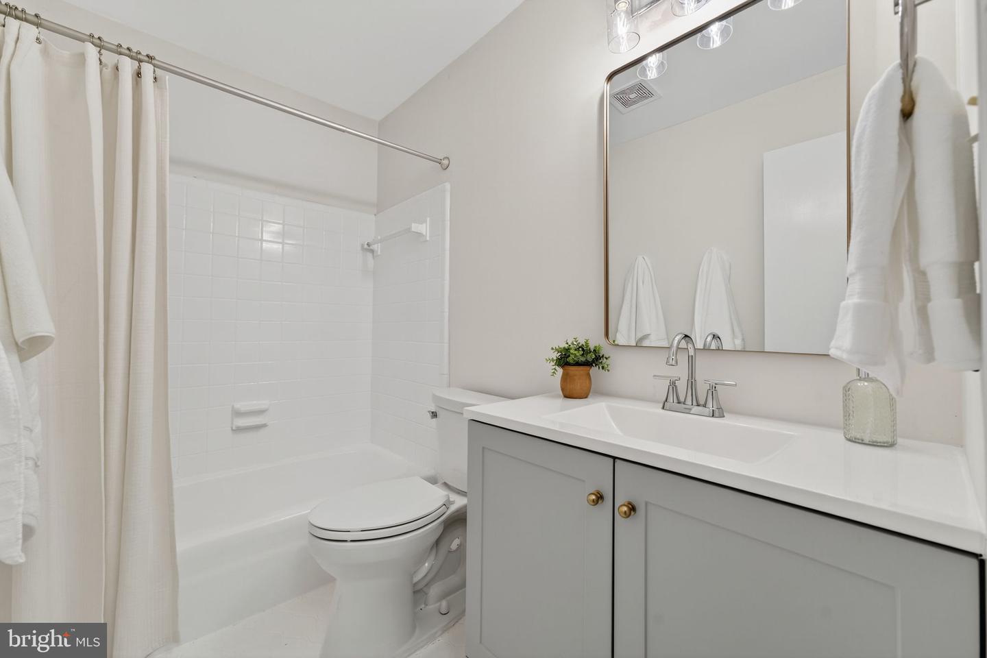5006 LONE OAK PL, FAIRFAX, Virginia 22032, 4 Bedrooms Bedrooms, ,3 BathroomsBathrooms,Residential,For sale,5006 LONE OAK PL,VAFX2268644 MLS # VAFX2268644