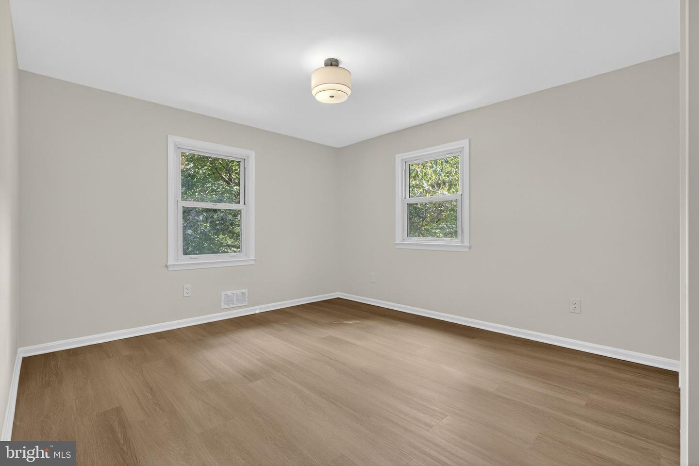 5006 LONE OAK PL, FAIRFAX, Virginia 22032, 4 Bedrooms Bedrooms, ,3 BathroomsBathrooms,Residential,For sale,5006 LONE OAK PL,VAFX2268644 MLS # VAFX2268644