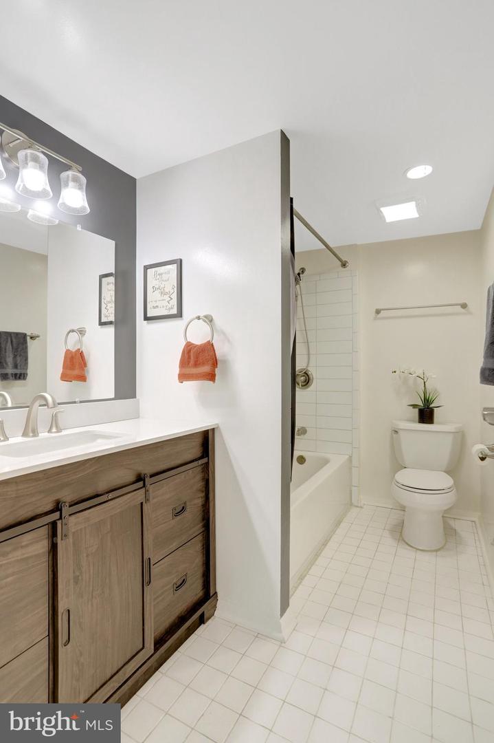 6300 STEVENSON AVE #311, ALEXANDRIA, Virginia 22304, 2 Bedrooms Bedrooms, ,2 BathroomsBathrooms,Residential,For sale,6300 STEVENSON AVE #311,VAAX2050060 MLS # VAAX2050060