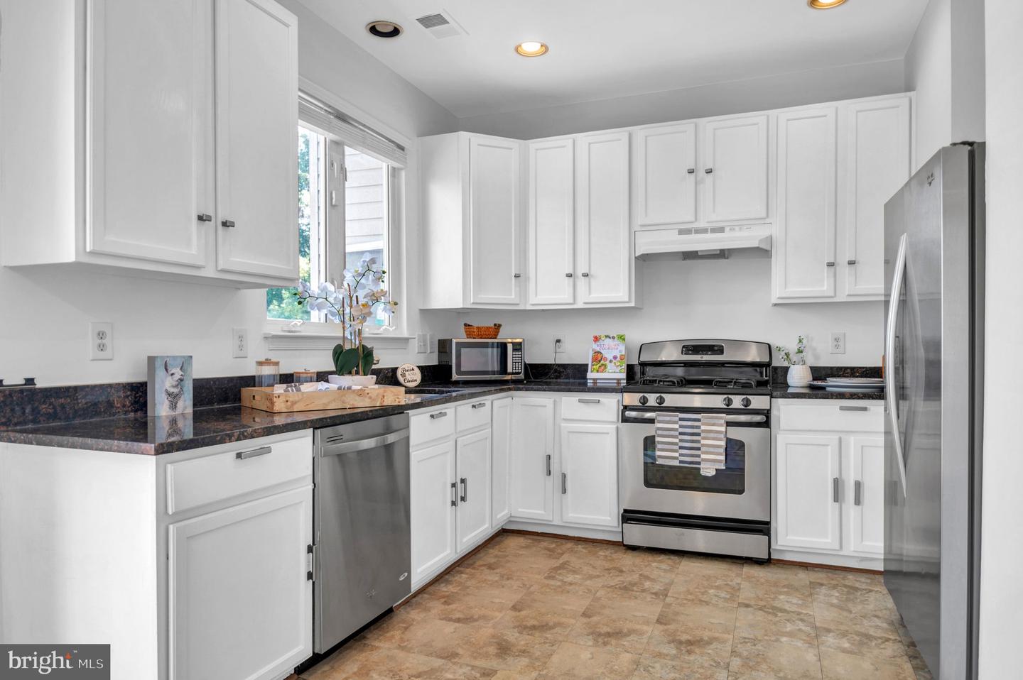 6427 MCCOY, CENTREVILLE, Virginia 20121, 4 Bedrooms Bedrooms, ,3 BathroomsBathrooms,Residential,For sale,6427 MCCOY,VAFX2268742 MLS # VAFX2268742