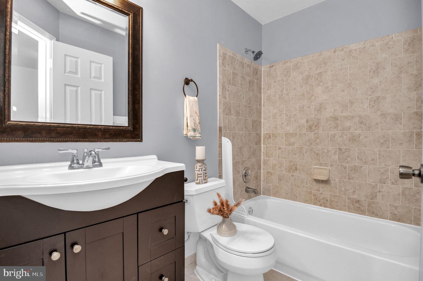 6427 MCCOY, CENTREVILLE, Virginia 20121, 4 Bedrooms Bedrooms, ,3 BathroomsBathrooms,Residential,For sale,6427 MCCOY,VAFX2268742 MLS # VAFX2268742