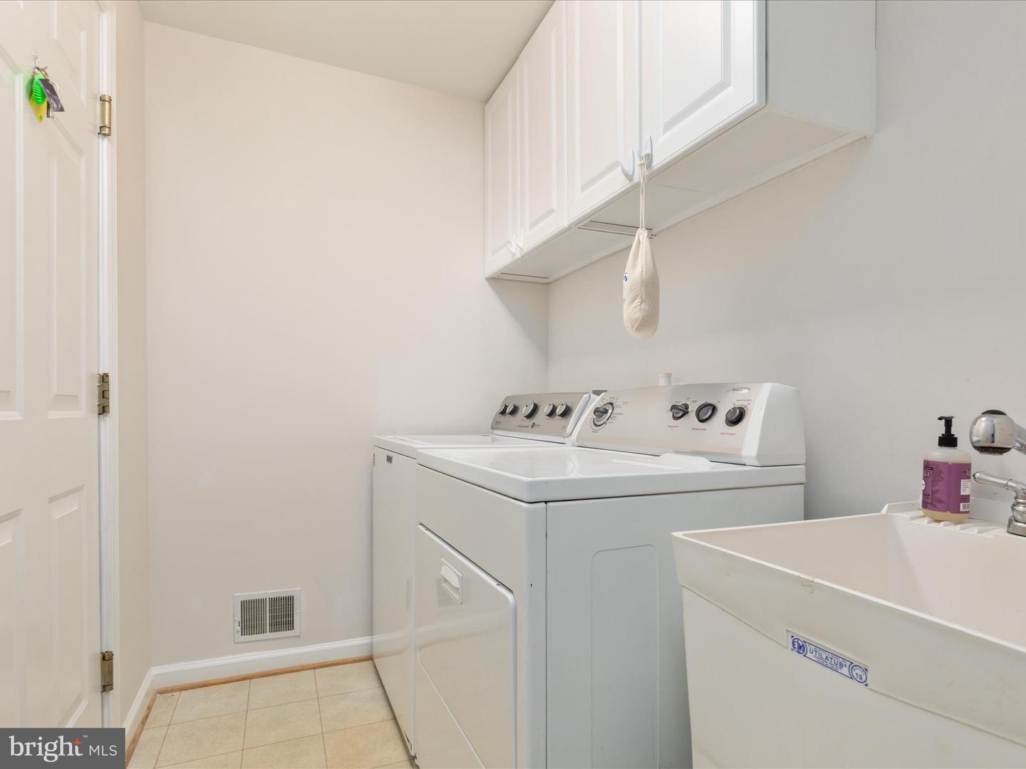 1432 MOORE PL SW, LEESBURG, Virginia 20175, 4 Bedrooms Bedrooms, ,3 BathroomsBathrooms,Residential,For sale,1432 MOORE PL SW,VALO2107392 MLS # VALO2107392