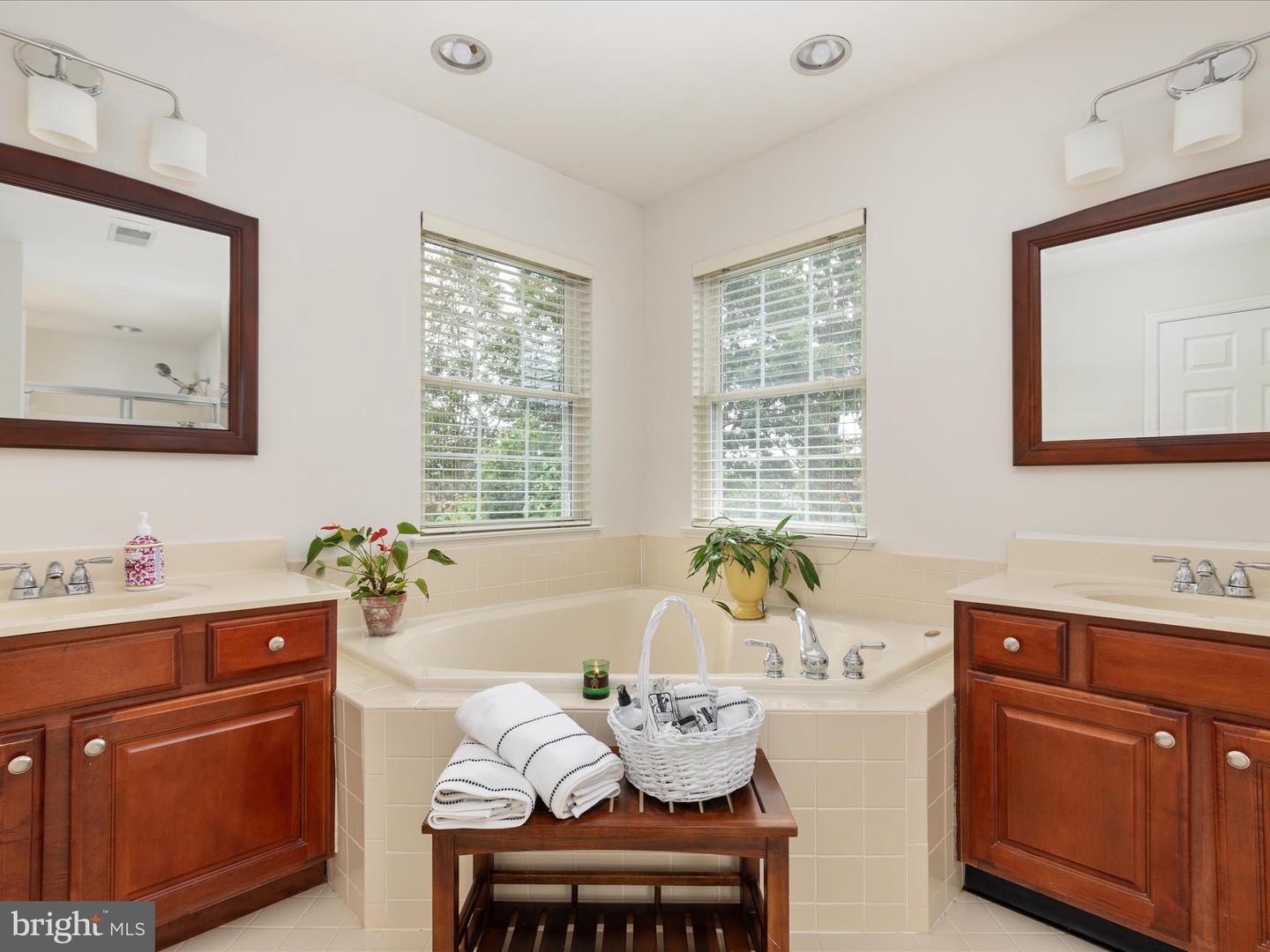 1432 MOORE PL SW, LEESBURG, Virginia 20175, 4 Bedrooms Bedrooms, ,3 BathroomsBathrooms,Residential,For sale,1432 MOORE PL SW,VALO2107392 MLS # VALO2107392