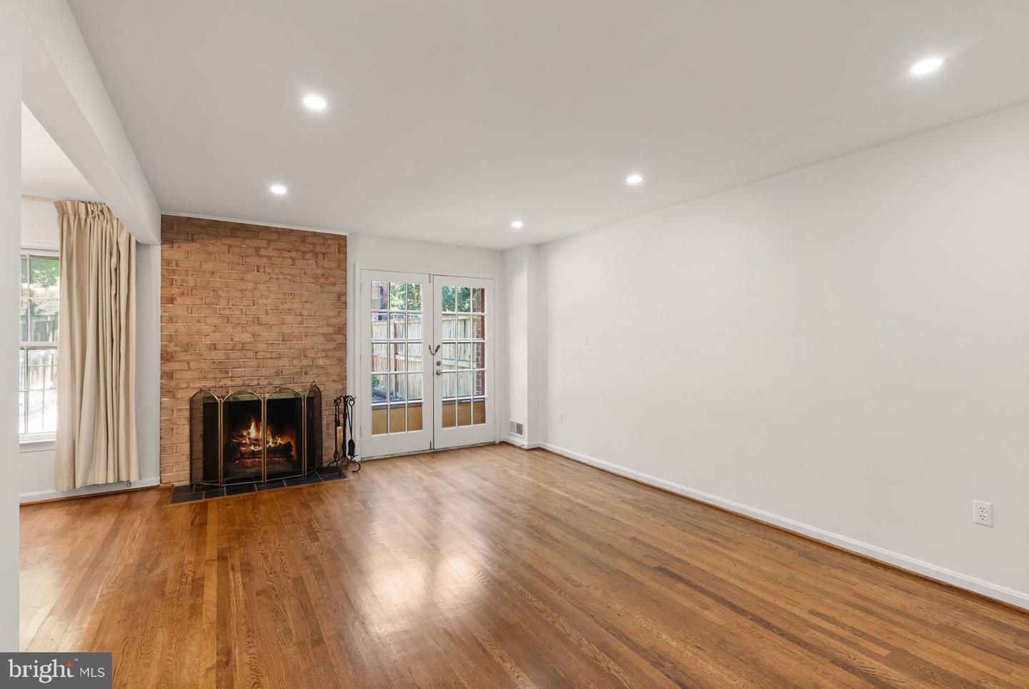5443 RICHENBACHER AVE, ALEXANDRIA, Virginia 22304, 3 Bedrooms Bedrooms, 7 Rooms Rooms,3 BathroomsBathrooms,Residential,For sale,5443 RICHENBACHER AVE,VAAX2050068 MLS # VAAX2050068