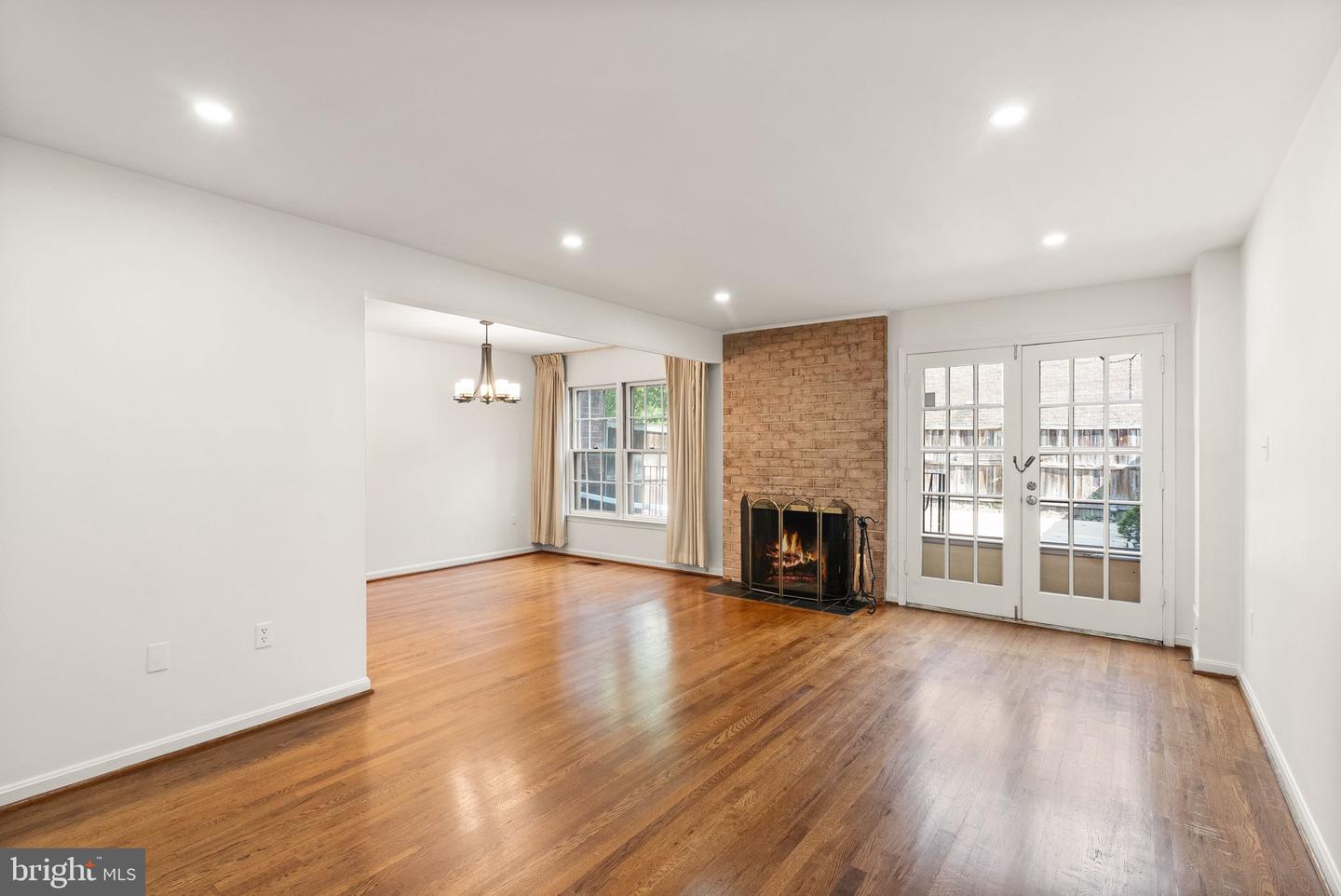 5443 RICHENBACHER AVE, ALEXANDRIA, Virginia 22304, 3 Bedrooms Bedrooms, 7 Rooms Rooms,3 BathroomsBathrooms,Residential,For sale,5443 RICHENBACHER AVE,VAAX2050068 MLS # VAAX2050068