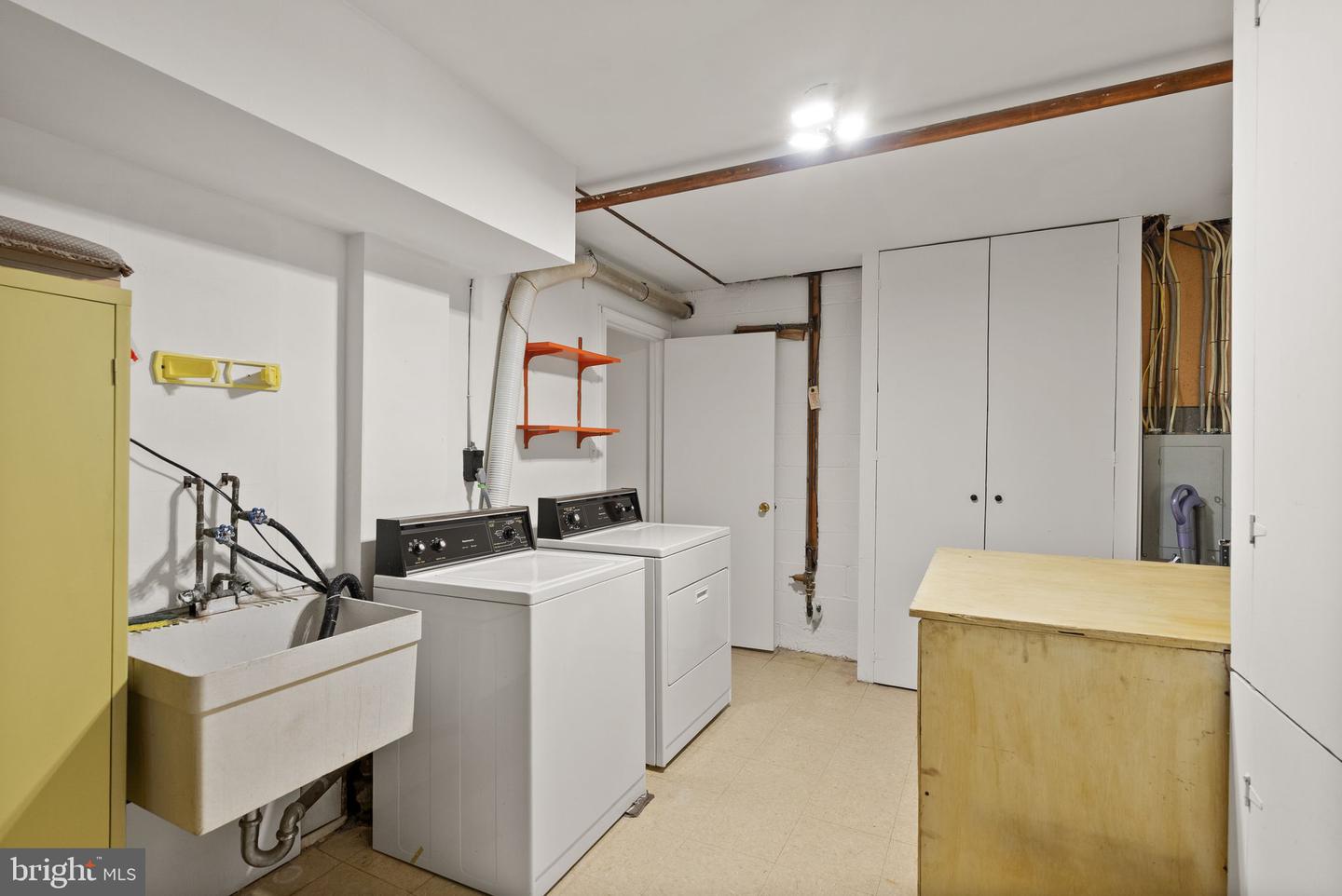 5443 RICHENBACHER AVE, ALEXANDRIA, Virginia 22304, 3 Bedrooms Bedrooms, 7 Rooms Rooms,3 BathroomsBathrooms,Residential,For sale,5443 RICHENBACHER AVE,VAAX2050068 MLS # VAAX2050068