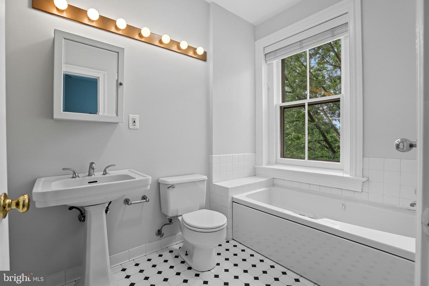 1507 VERMONT AVE NW, WASHINGTON, District Of Columbia 20005, 4 Bedrooms Bedrooms, ,4 BathroomsBathrooms,Residential,For sale,1507 VERMONT AVE NW,DCDC2223746 MLS # DCDC2223746