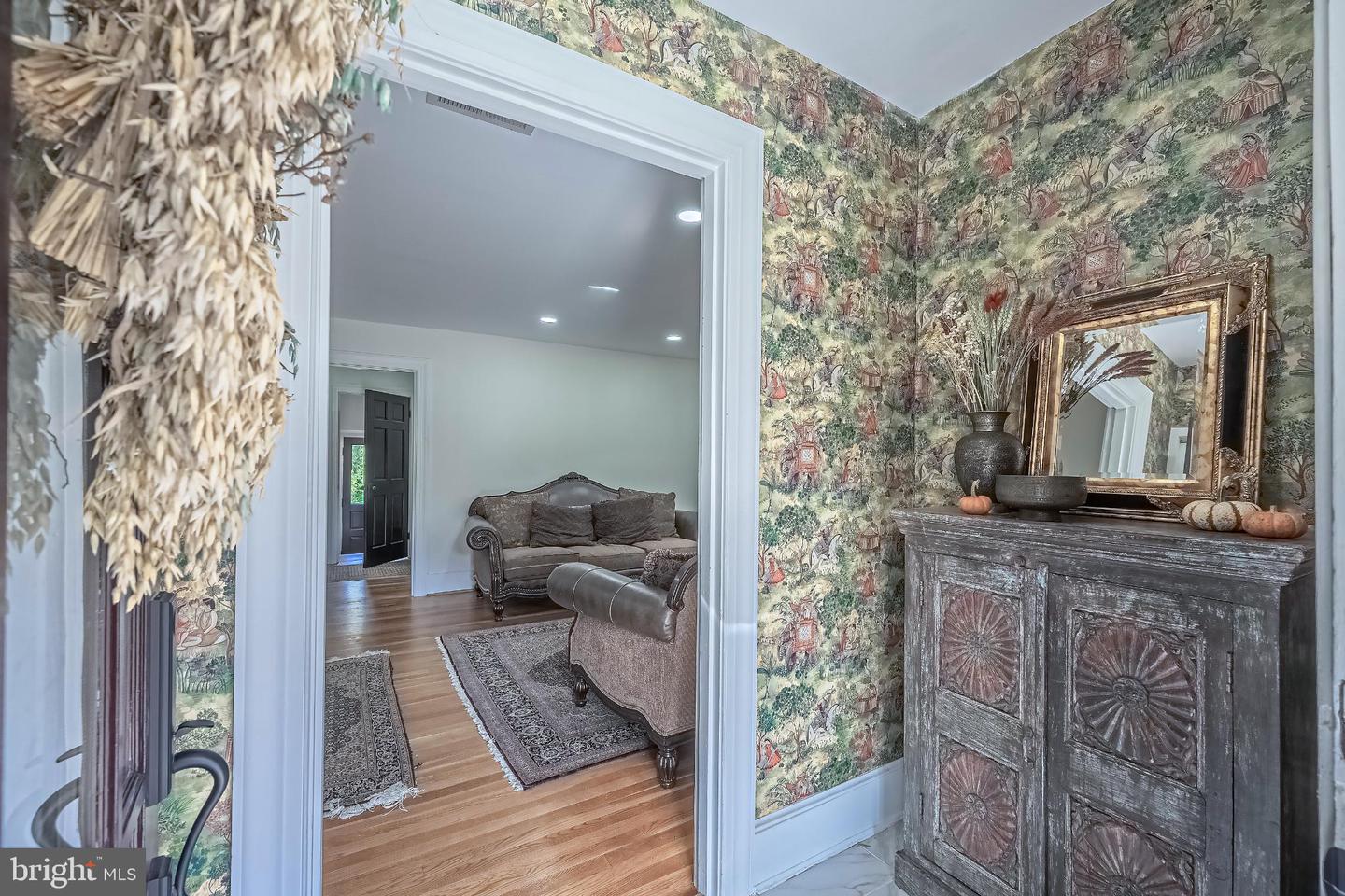 10606 ORCHARD ST, FAIRFAX, Virginia 22030, 5 Bedrooms Bedrooms, 10 Rooms Rooms,3 BathroomsBathrooms,Residential,For sale,10606 ORCHARD ST,VAFC2007084 MLS # VAFC2007084