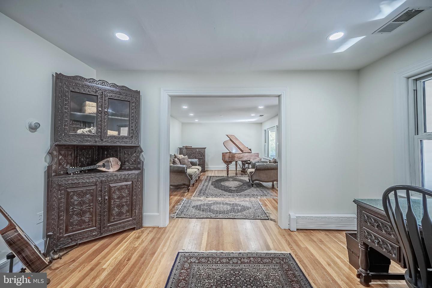 10606 ORCHARD ST, FAIRFAX, Virginia 22030, 5 Bedrooms Bedrooms, 10 Rooms Rooms,3 BathroomsBathrooms,Residential,For sale,10606 ORCHARD ST,VAFC2007084 MLS # VAFC2007084