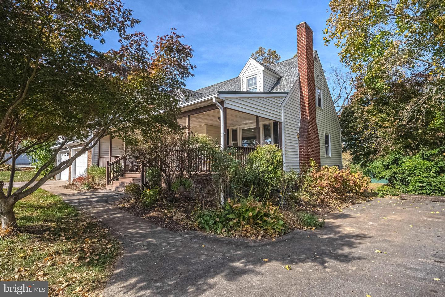 10606 ORCHARD ST, FAIRFAX, Virginia 22030, 5 Bedrooms Bedrooms, 10 Rooms Rooms,3 BathroomsBathrooms,Residential,For sale,10606 ORCHARD ST,VAFC2007084 MLS # VAFC2007084
