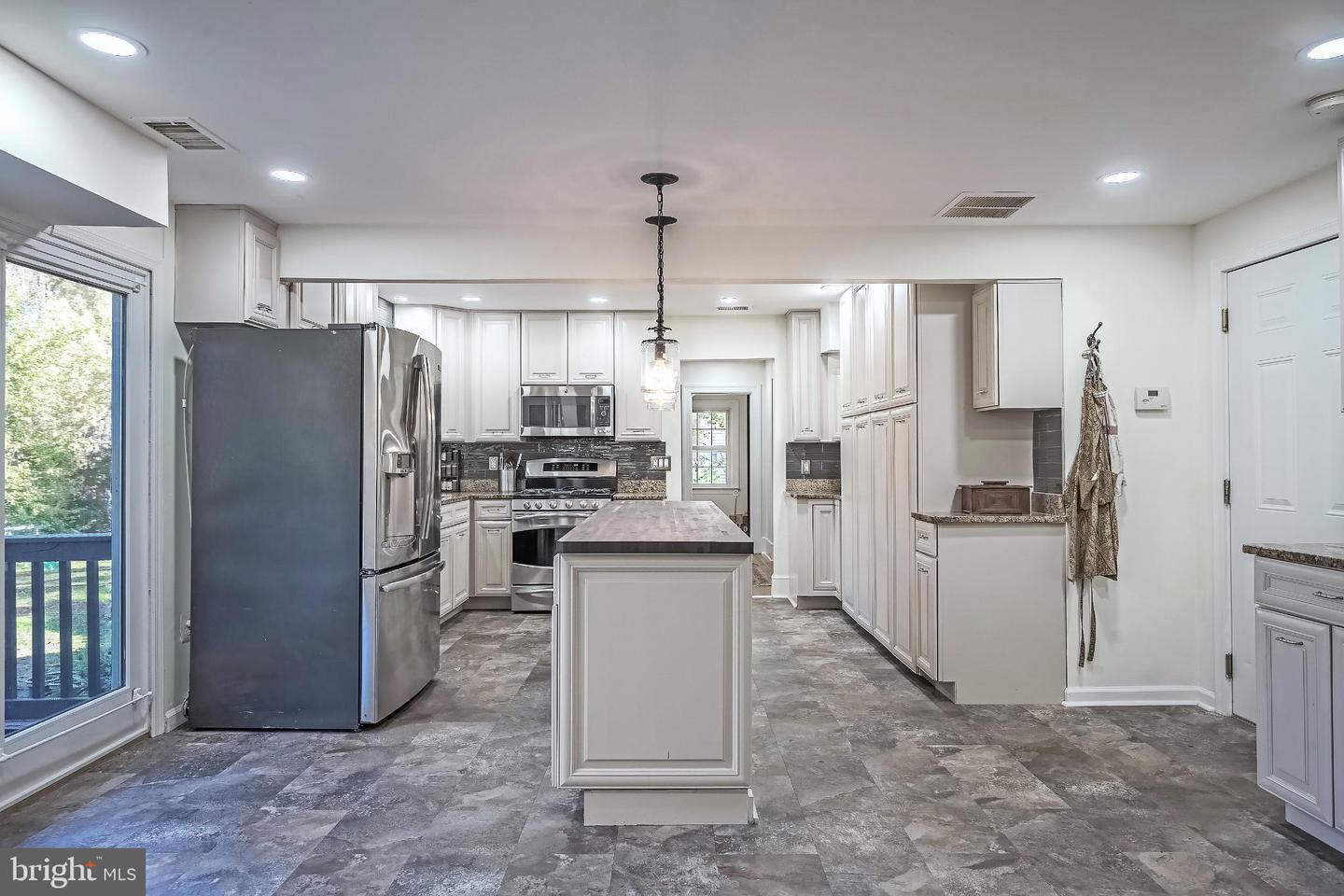 10606 ORCHARD ST, FAIRFAX, Virginia 22030, 5 Bedrooms Bedrooms, 10 Rooms Rooms,3 BathroomsBathrooms,Residential,For sale,10606 ORCHARD ST,VAFC2007084 MLS # VAFC2007084