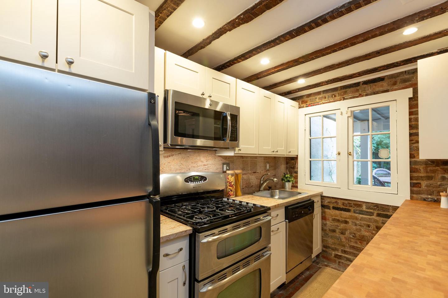 515-1/2 6TH ST SE, WASHINGTON, District Of Columbia 20003, 2 Bedrooms Bedrooms, ,1 BathroomBathrooms,Residential,For sale,515-1/2 6TH ST SE,DCDC2223778 MLS # DCDC2223778