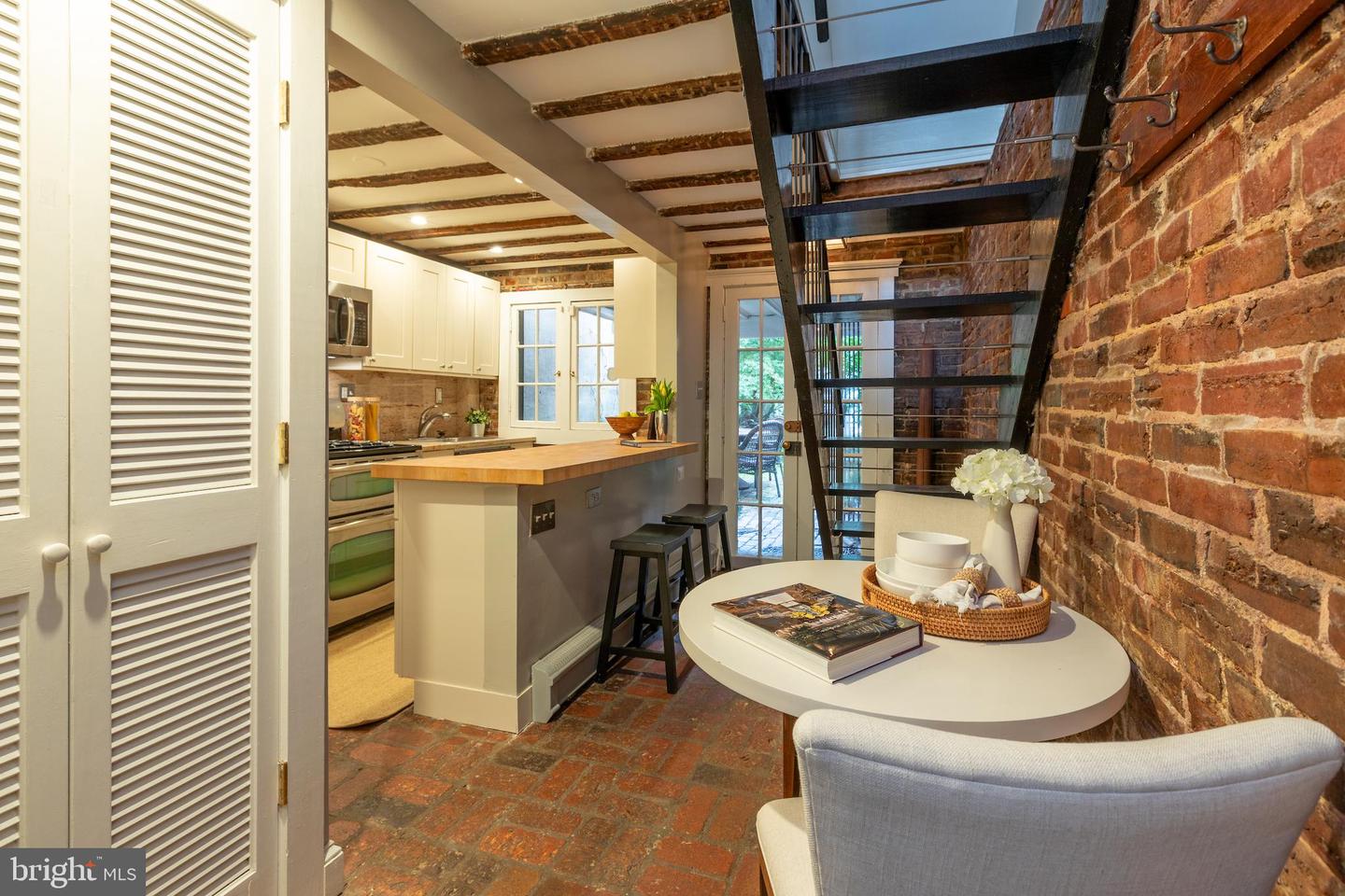 515-1/2 6TH ST SE, WASHINGTON, District Of Columbia 20003, 2 Bedrooms Bedrooms, ,1 BathroomBathrooms,Residential,For sale,515-1/2 6TH ST SE,DCDC2223778 MLS # DCDC2223778