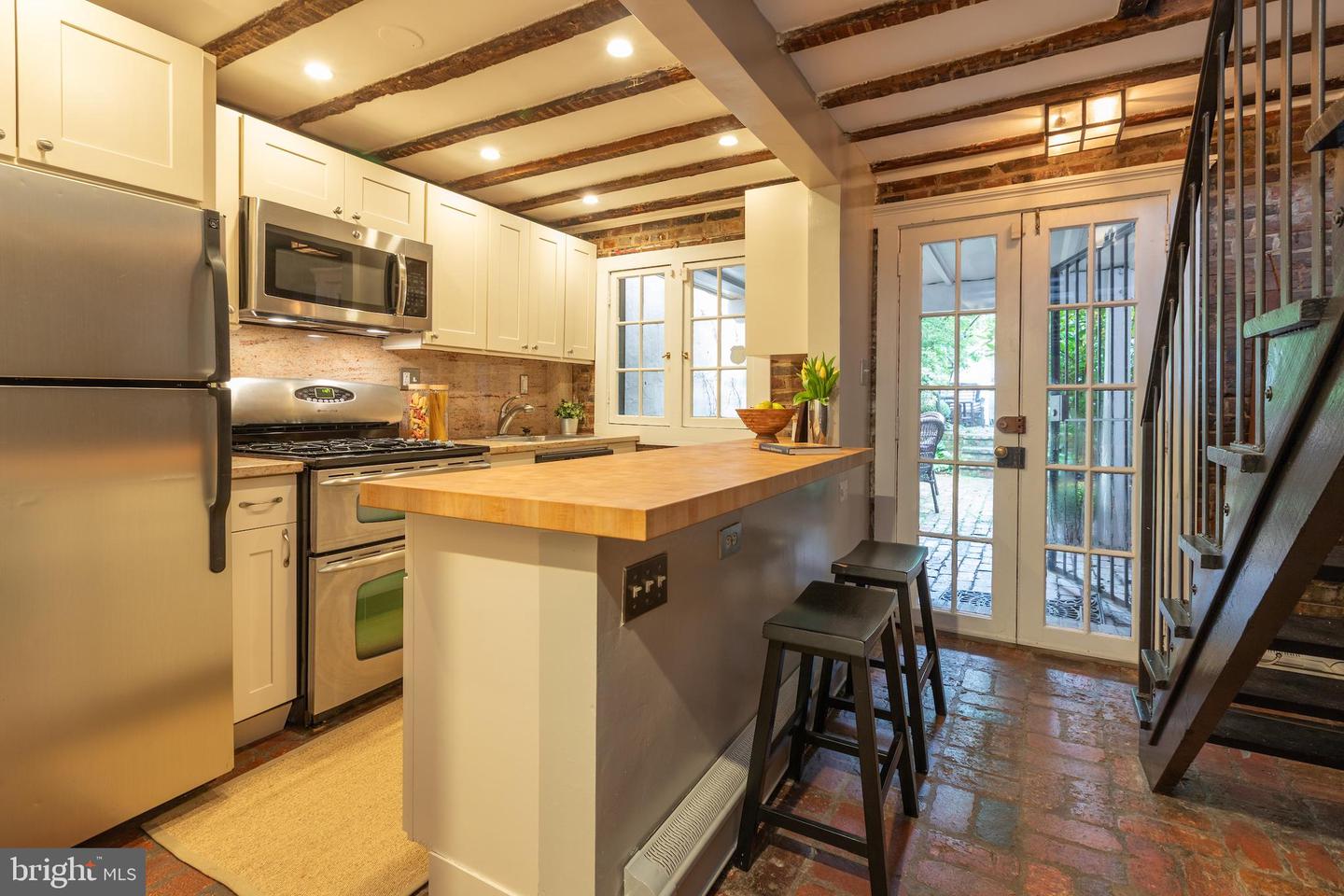 515-1/2 6TH ST SE, WASHINGTON, District Of Columbia 20003, 2 Bedrooms Bedrooms, ,1 BathroomBathrooms,Residential,For sale,515-1/2 6TH ST SE,DCDC2223778 MLS # DCDC2223778