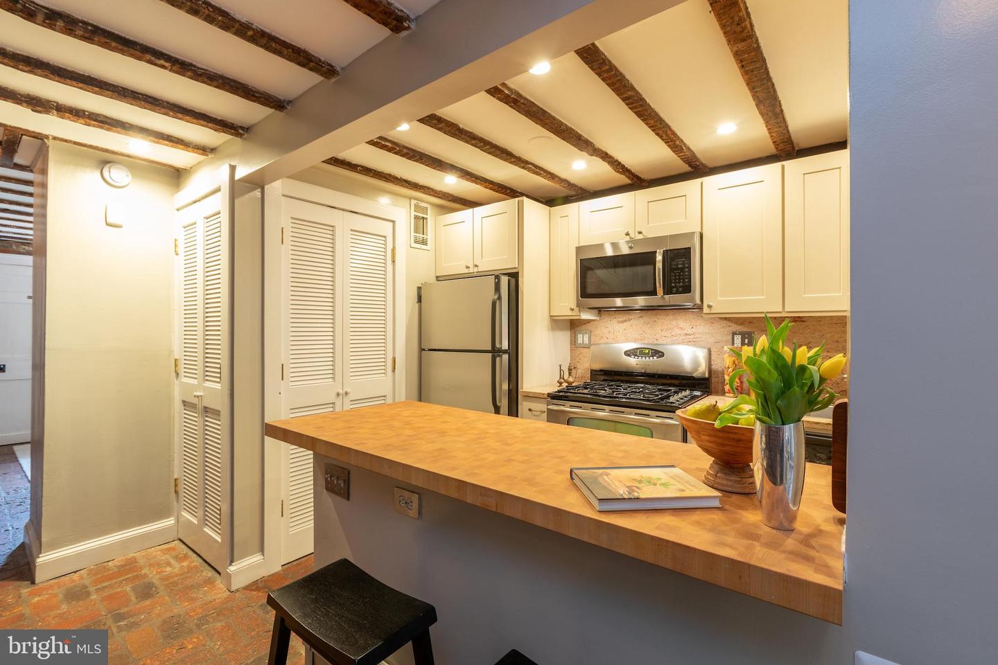 515-1/2 6TH ST SE, WASHINGTON, District Of Columbia 20003, 2 Bedrooms Bedrooms, ,1 BathroomBathrooms,Residential,For sale,515-1/2 6TH ST SE,DCDC2223778 MLS # DCDC2223778