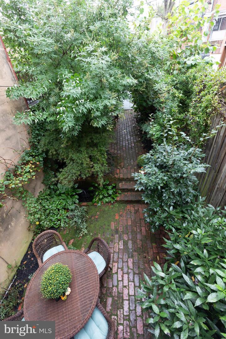 515-1/2 6TH ST SE, WASHINGTON, District Of Columbia 20003, 2 Bedrooms Bedrooms, ,1 BathroomBathrooms,Residential,For sale,515-1/2 6TH ST SE,DCDC2223778 MLS # DCDC2223778