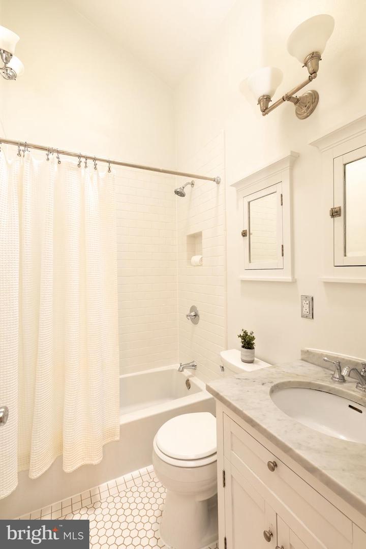 515-1/2 6TH ST SE, WASHINGTON, District Of Columbia 20003, 2 Bedrooms Bedrooms, ,1 BathroomBathrooms,Residential,For sale,515-1/2 6TH ST SE,DCDC2223778 MLS # DCDC2223778